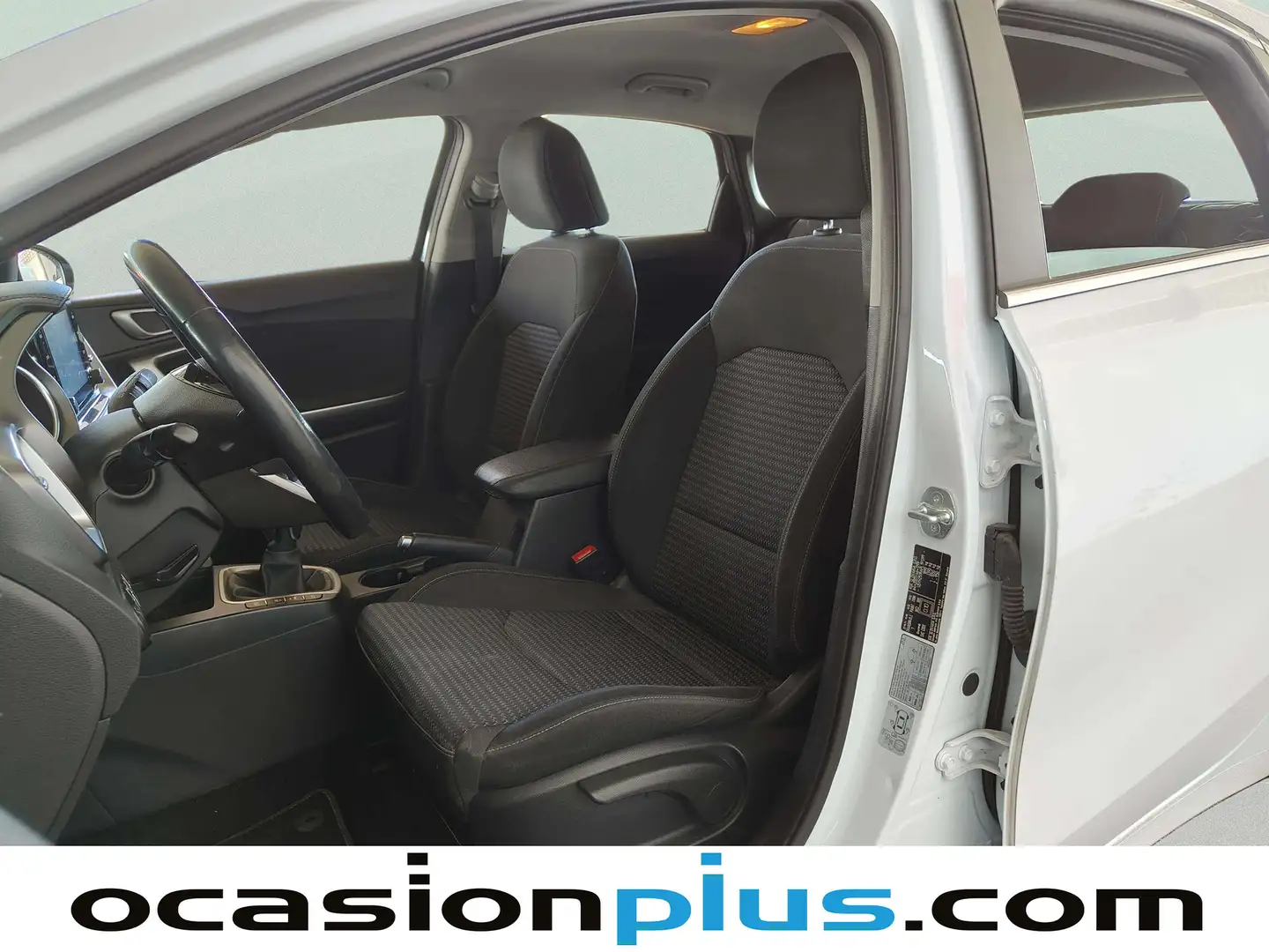 Foto KIA Ceed Kia Ceed 1.6 MHEV iMT Drive (136 CV)