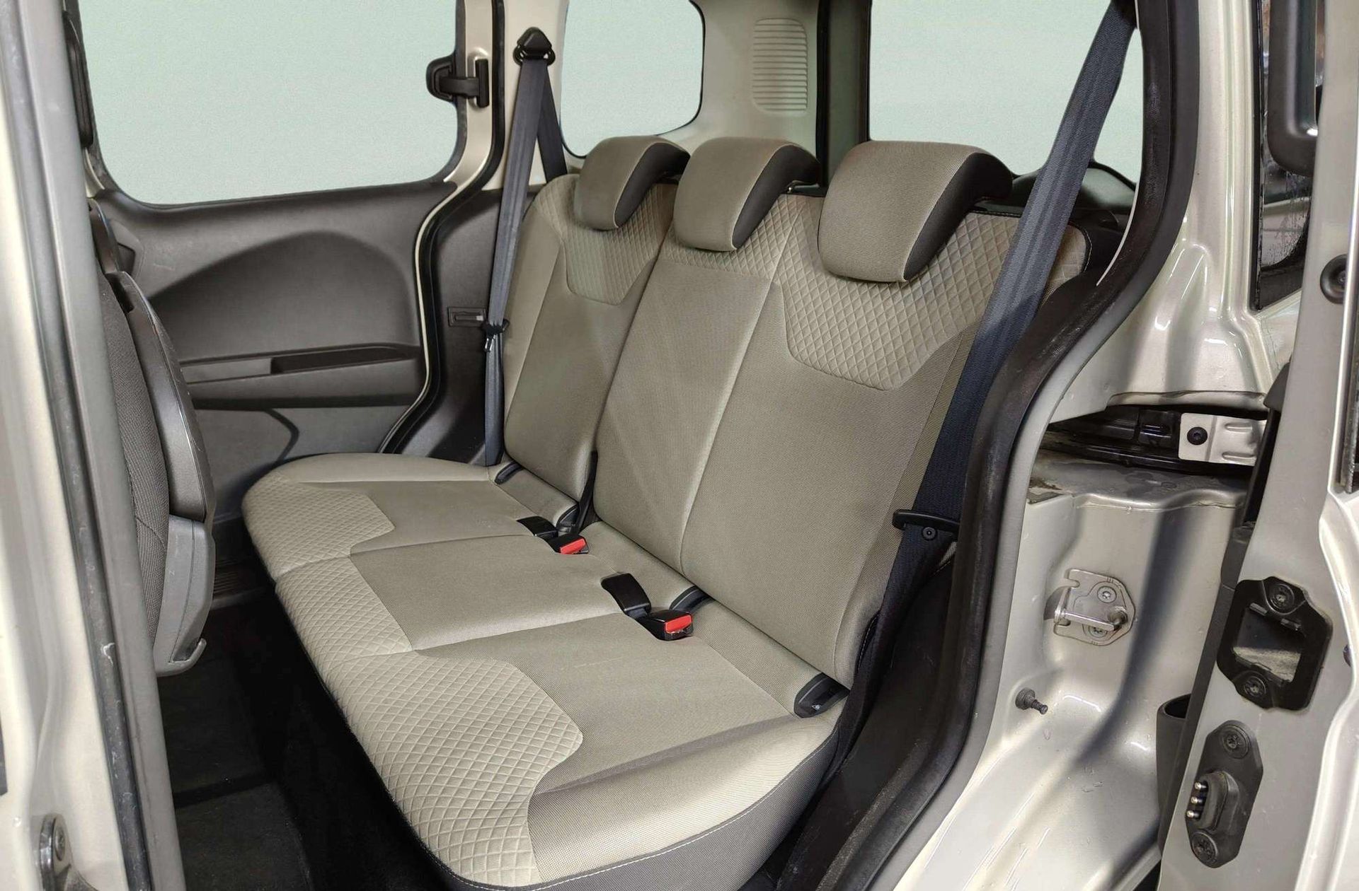 Ford Tourneo Courier 1.0 EcoBoost Titanium - foto 13
