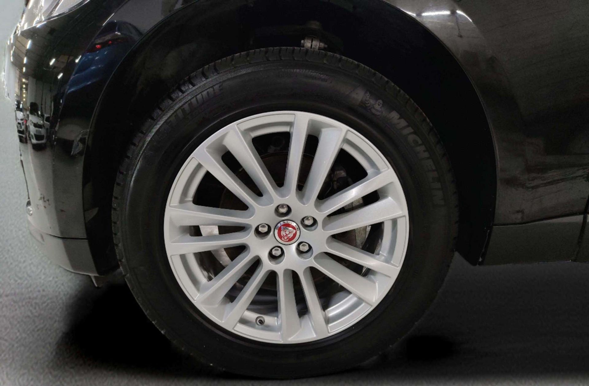 Jaguar F-Pace 2.0T i4 Prestige AWD - foto 34