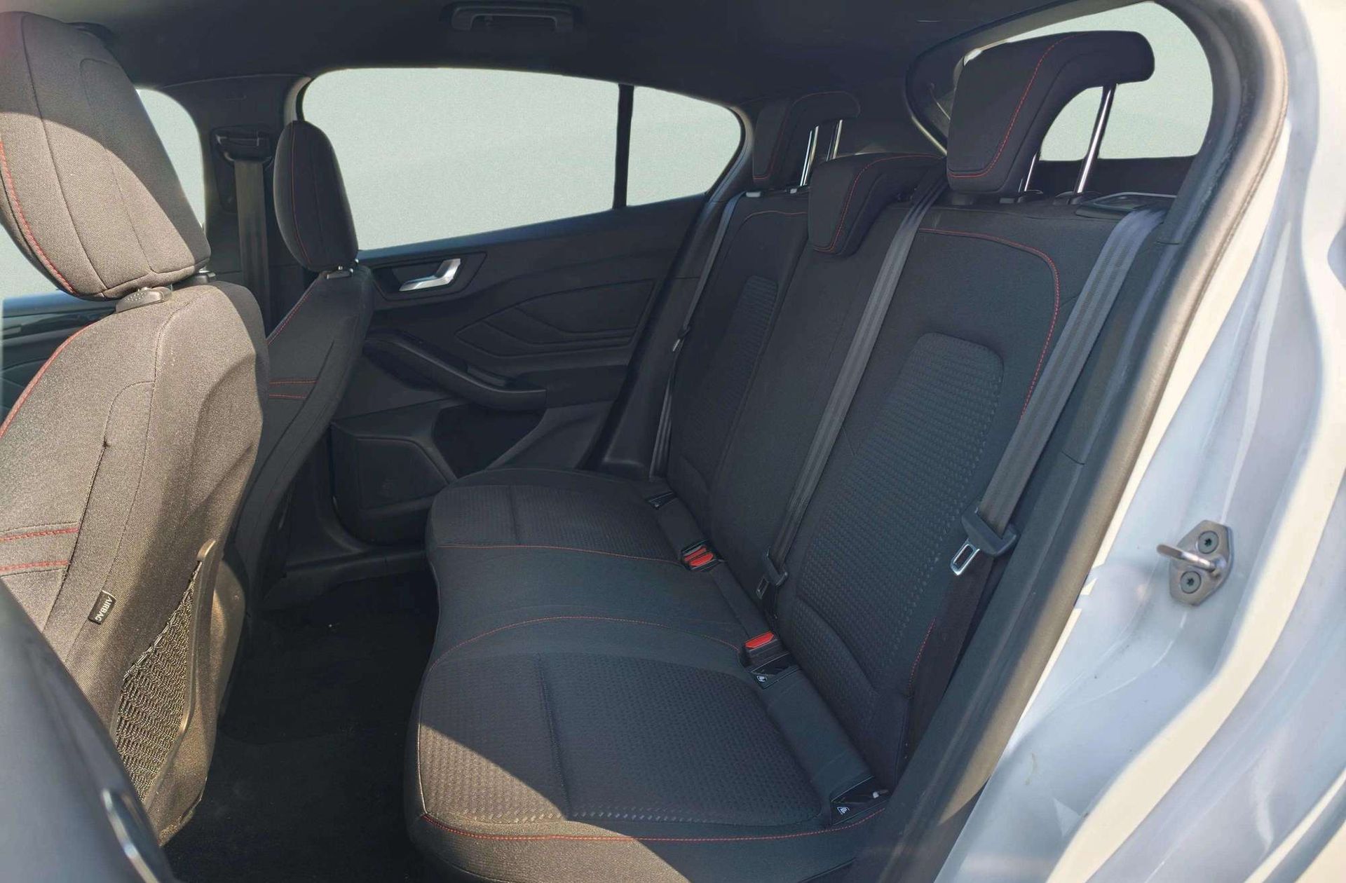Ford Focus 1.0 EcoBoost ST-Line - foto 14