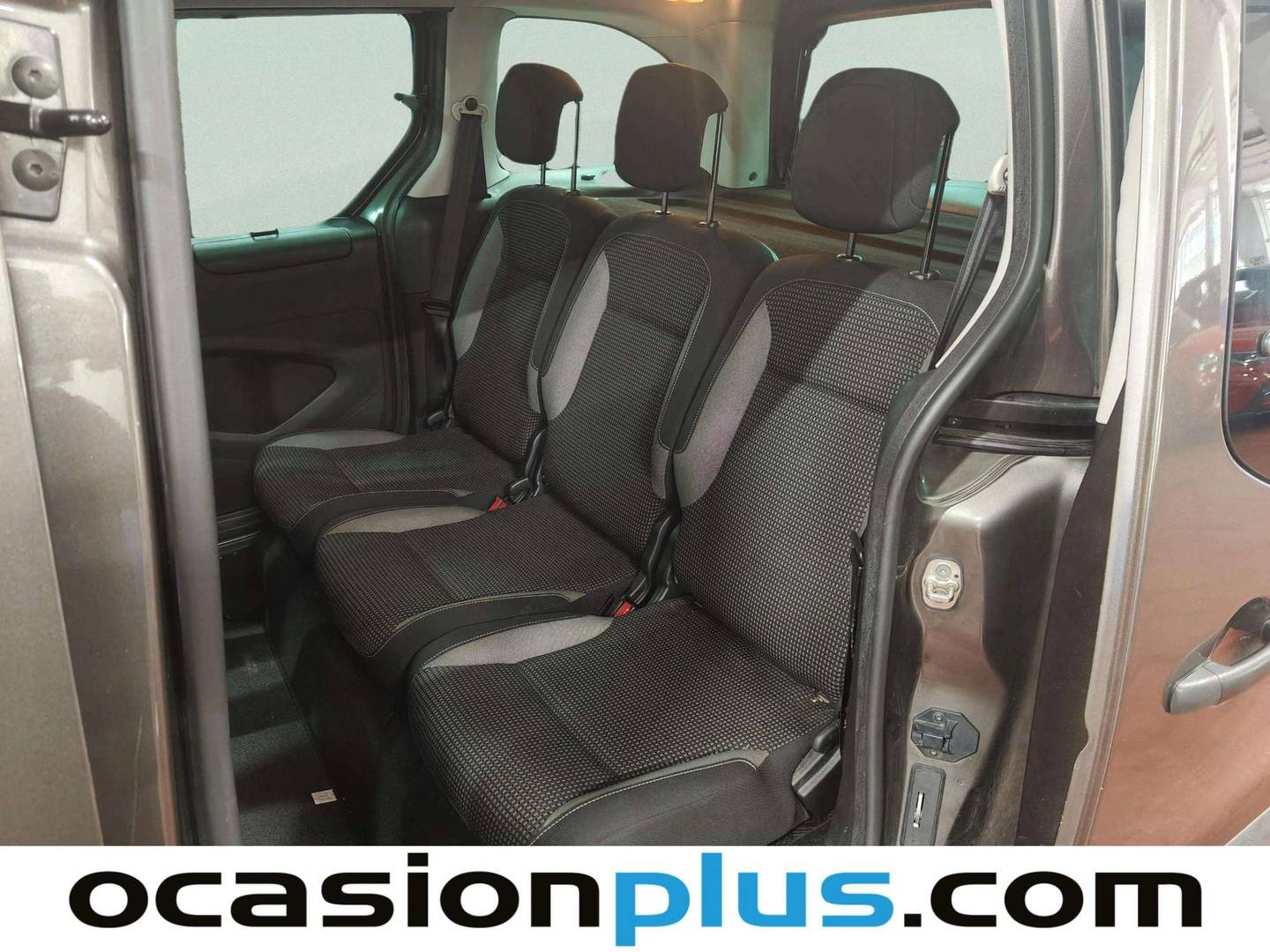 Foto asientos traseros Peugeot Partner Peugeot Partner Tepee Combi 1.2 PureTech Outdoor (110 CV)