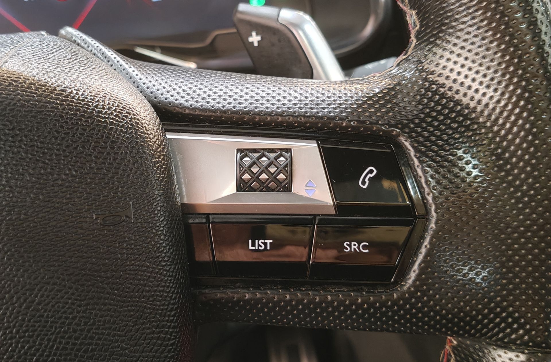 DS 7 Crossback BlueHDi 180 Performance Line - foto 34