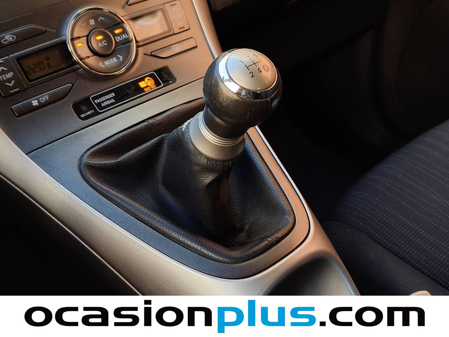 Toyota Auris Toyota Auris 1.4 VVT-I Luna (97 CV) de segunda mano