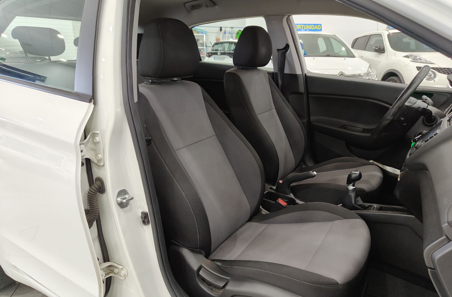 Hyundai i20 1.2 MPI Essence LE - foto 16