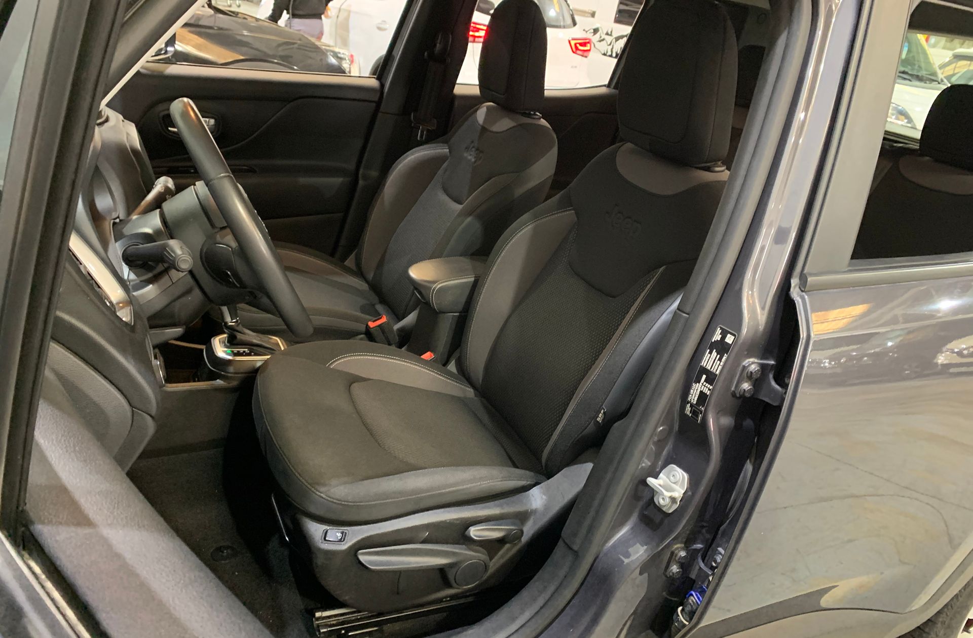 Jeep Renegade eHybrid 1.5 Limited ATX - foto 9