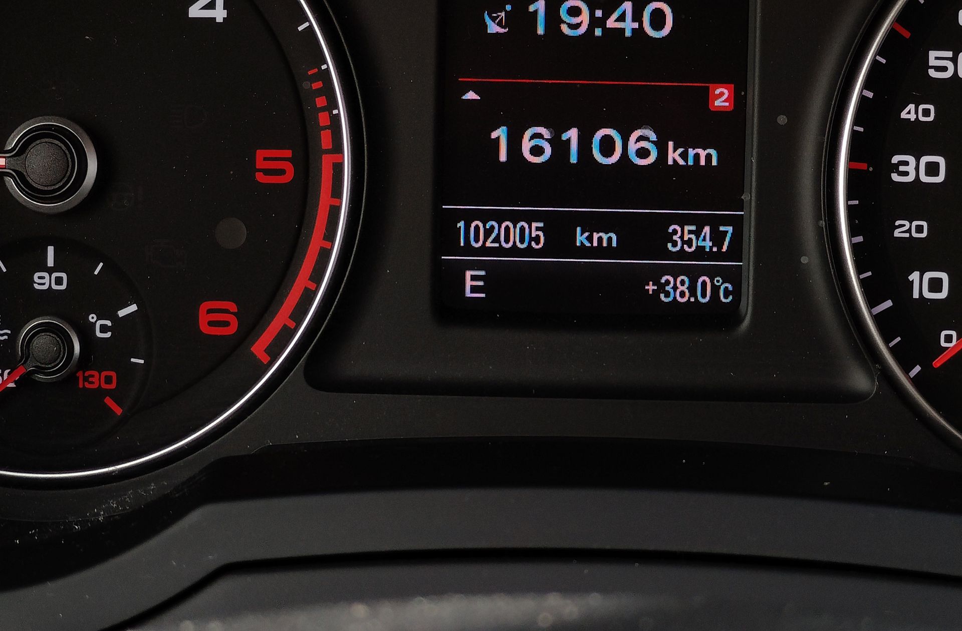 Audi Q3 design edition 2.0 TDI - foto 9