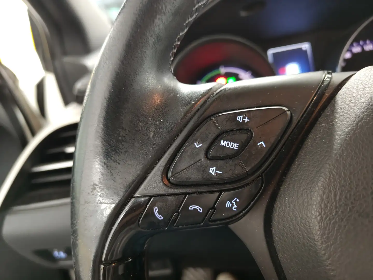 Foto Toyota C-HR Toyota C-HR 1.8 125H Advance (122 CV)