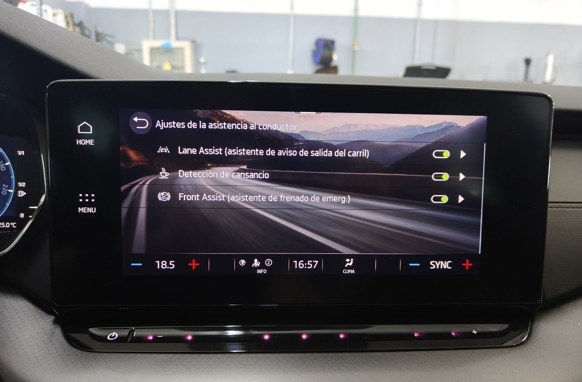 Škoda Octavia Combi 2.0 TDI Ambition - foto 30