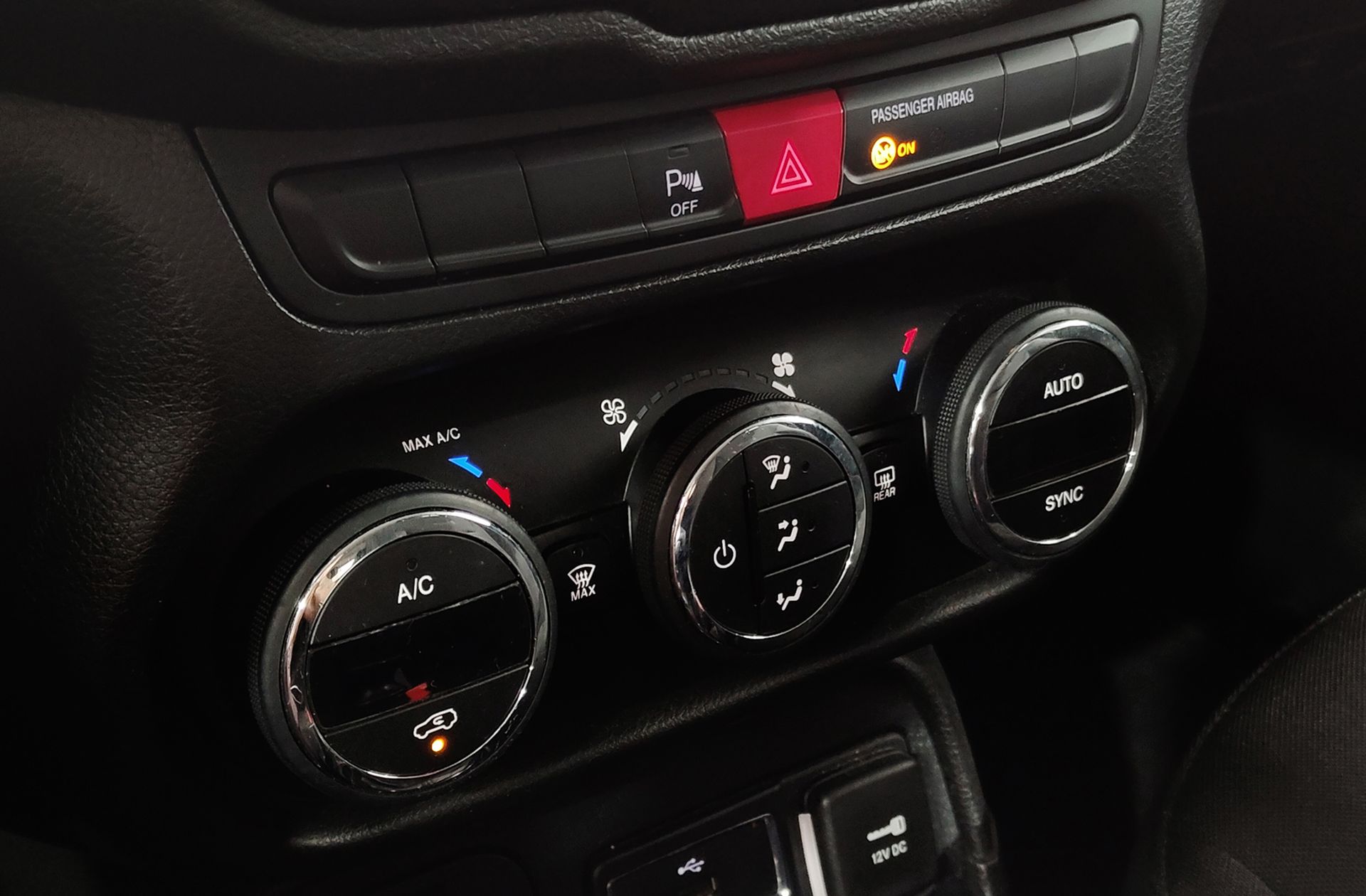 Jeep Renegade 1.6 MultiJet Dawn of Justice 4x2 - foto 28
