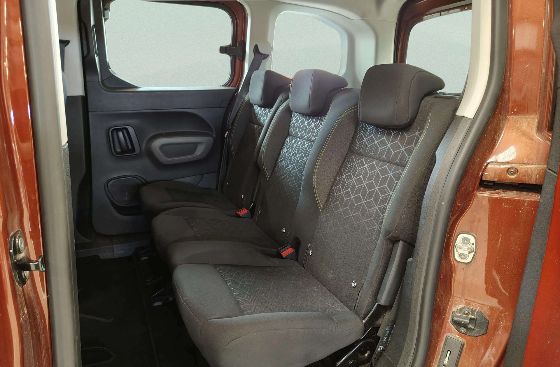 Peugeot Rifter BlueHDi 130 Active Standard NAV+ - foto 11