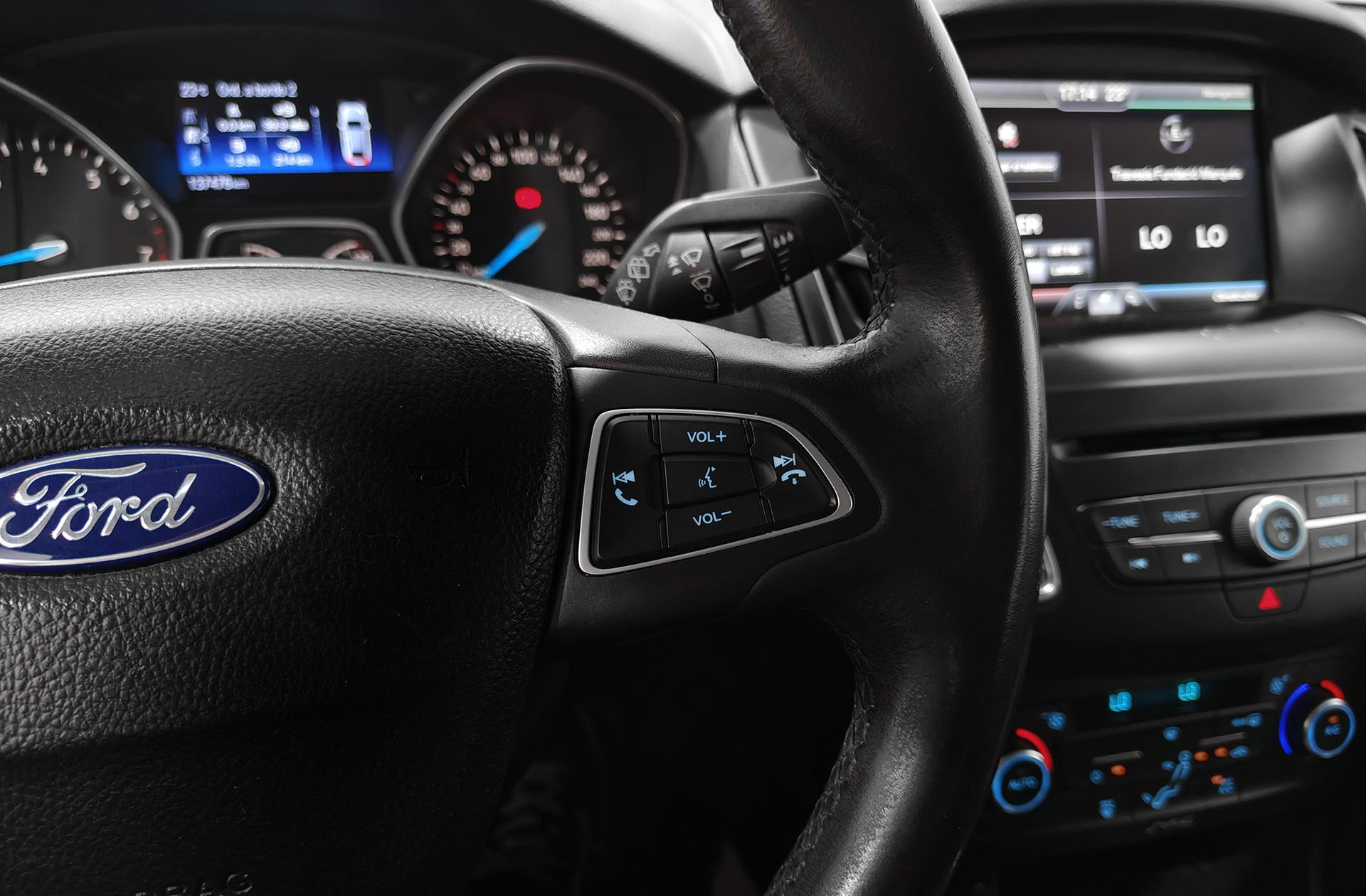 Ford Focus 1.0 EcoBoost Titanium - foto 32