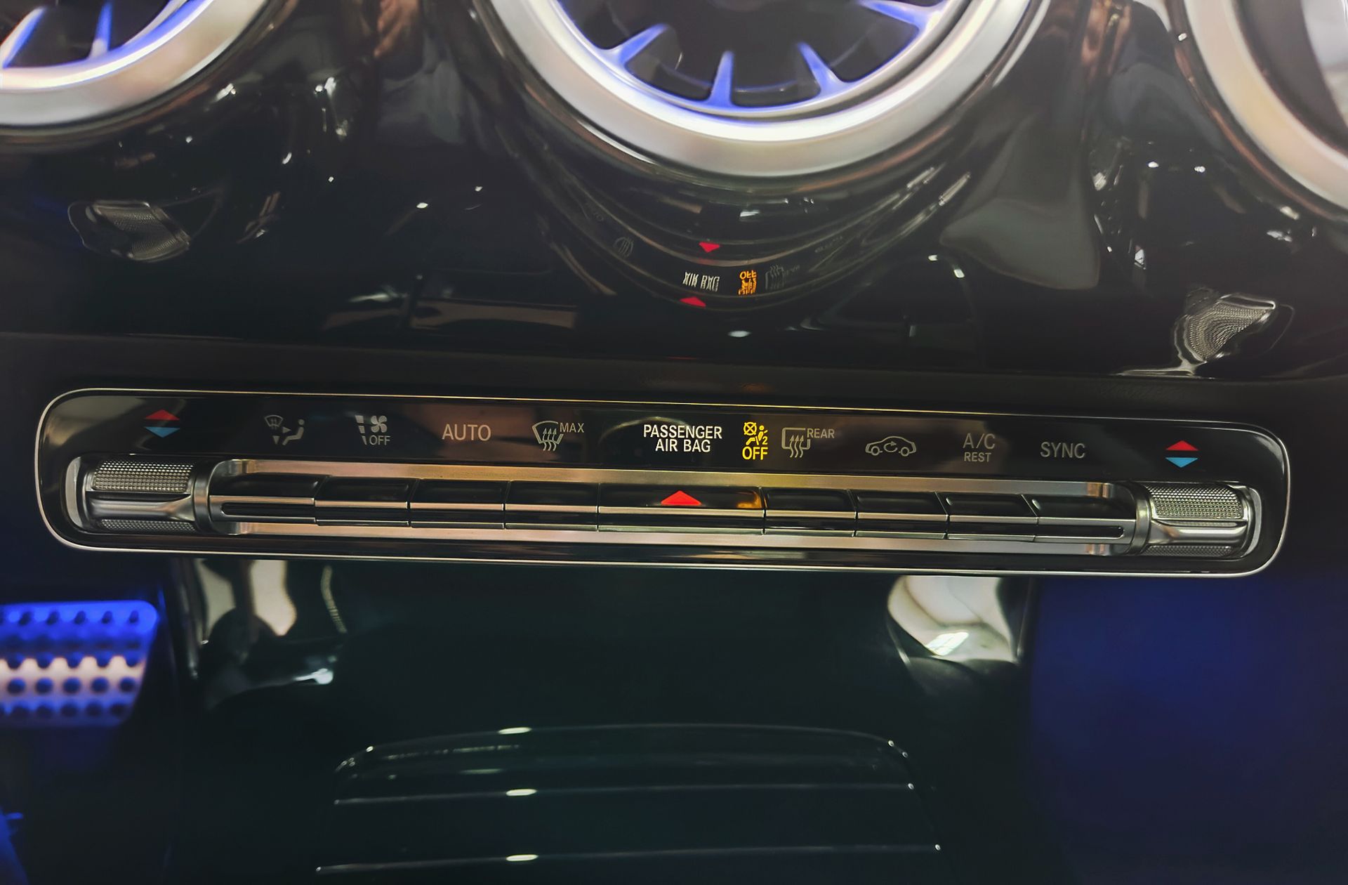Mercedes-Benz CLA 180 Pack AMG - foto 36