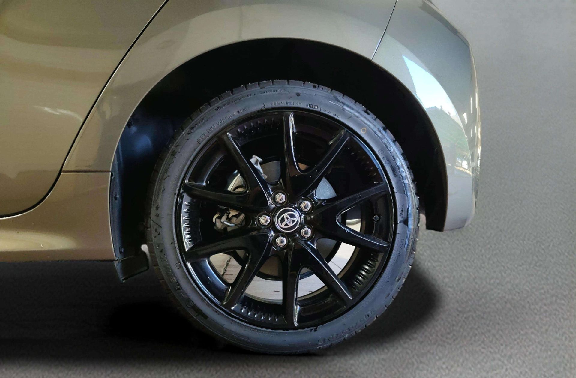 Toyota Yaris 120H Style - foto 36