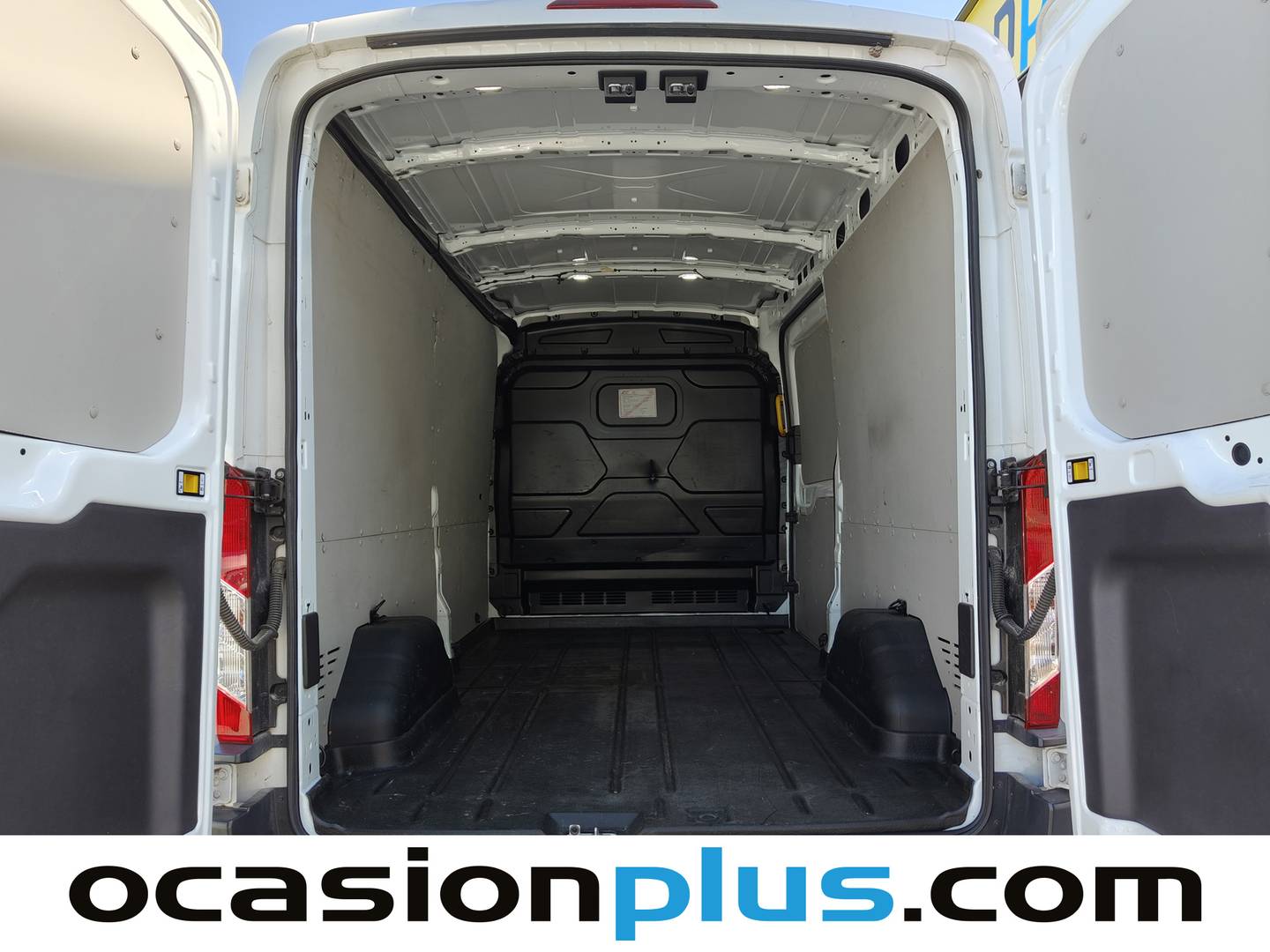 Fotos maletero Ford Transit Ford Transit 350 L3H2 Trend Delantera (130 CV)