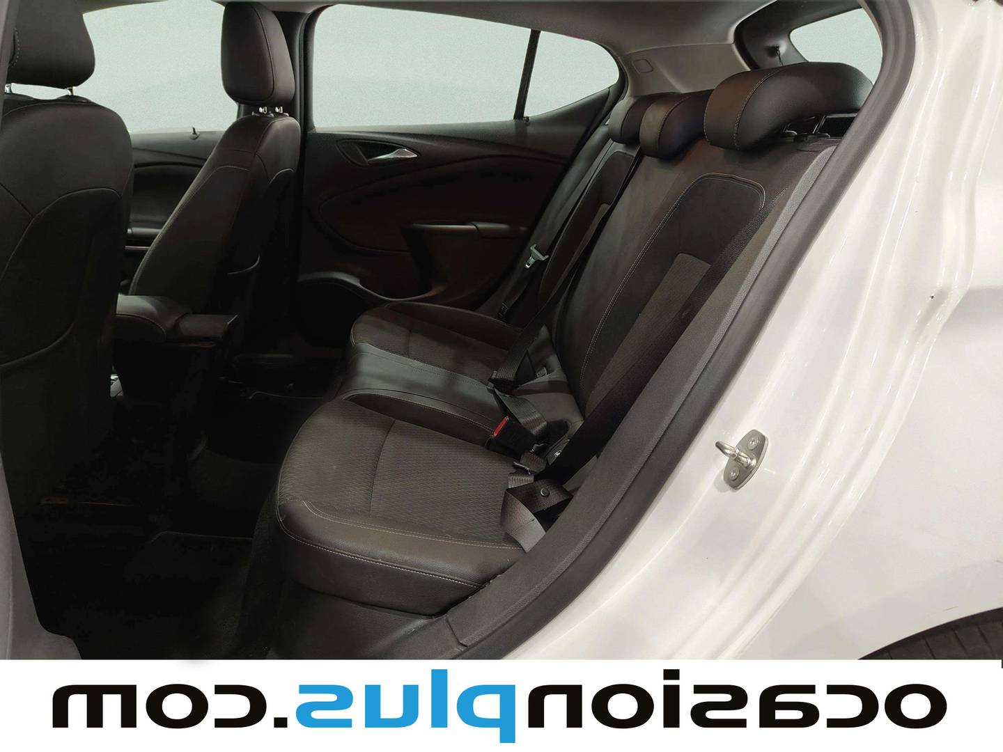 Foto asientos traseros Opel Astra Opel Astra 1.4 Turbo S&S Excellence Auto (150 CV)