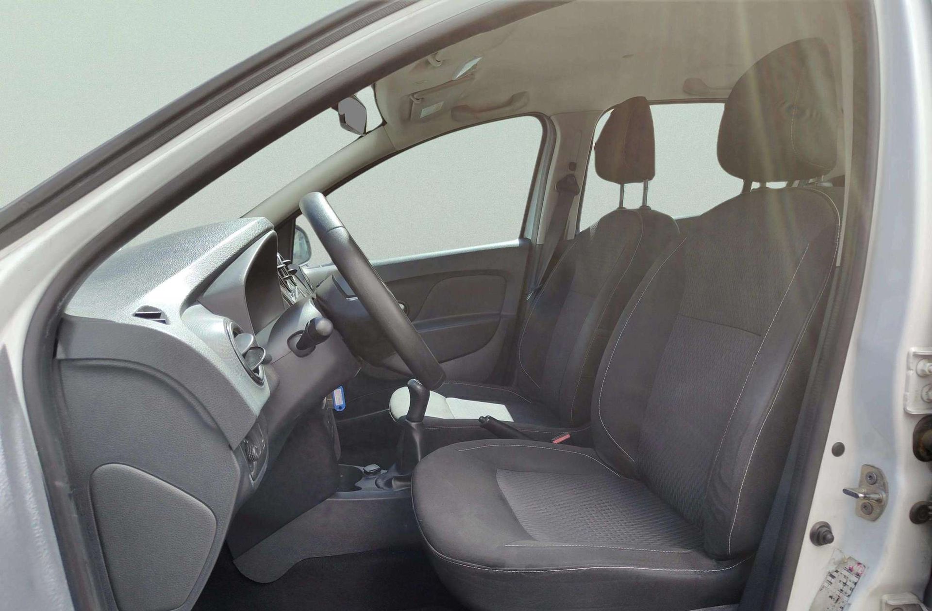 Dacia Sandero Laureate dCi - foto 8