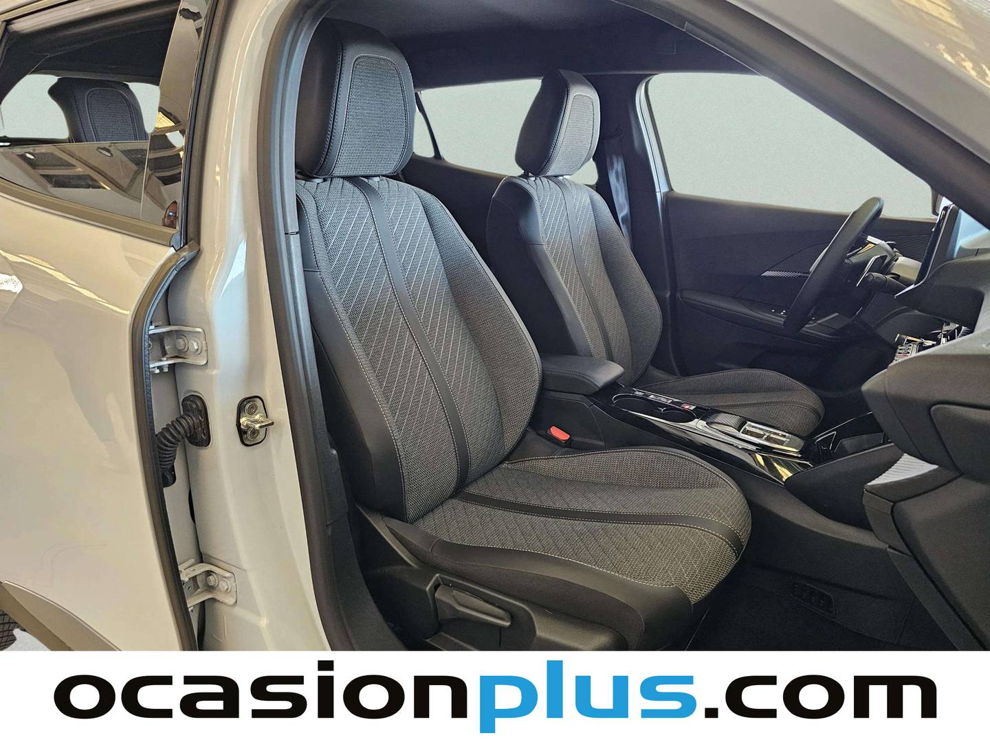 Foto Peugeot 2008 Peugeot 2008 Allure Hybrid eDCS6 (145 CV)