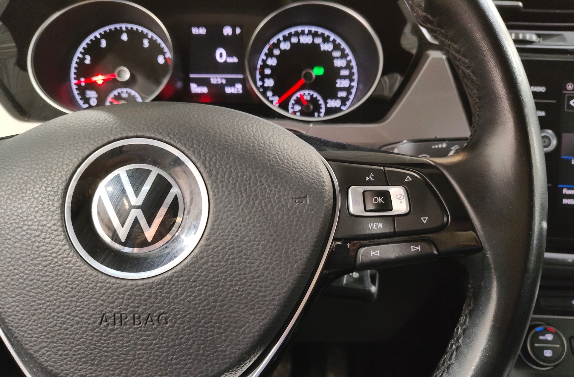 Volkswagen Touran Business 1.5 TSI 7 plazas DSG - foto 24