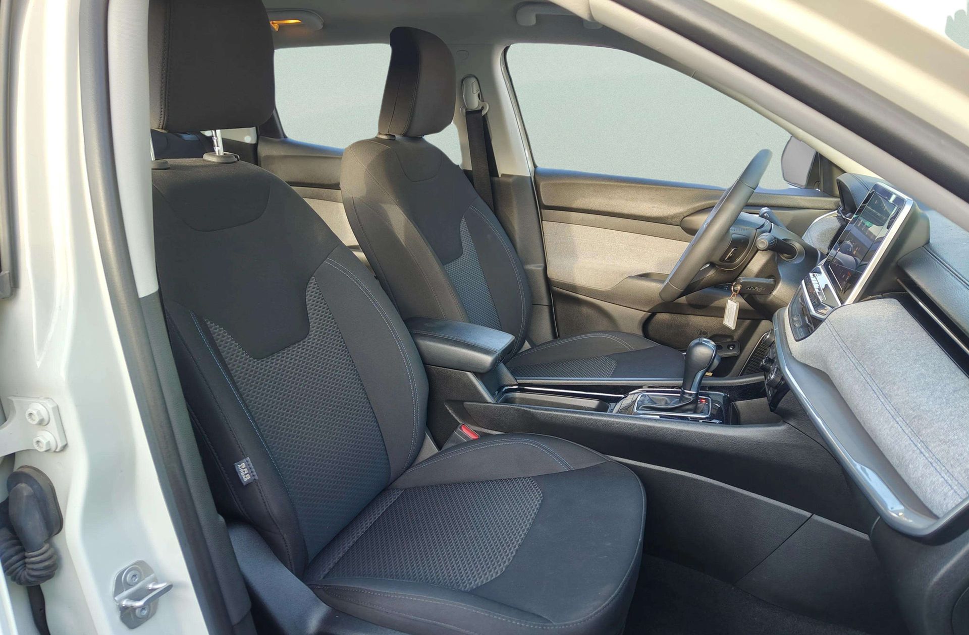 Jeep Compass 1.5 MHEV eHybrid Longitude DCT - foto 13