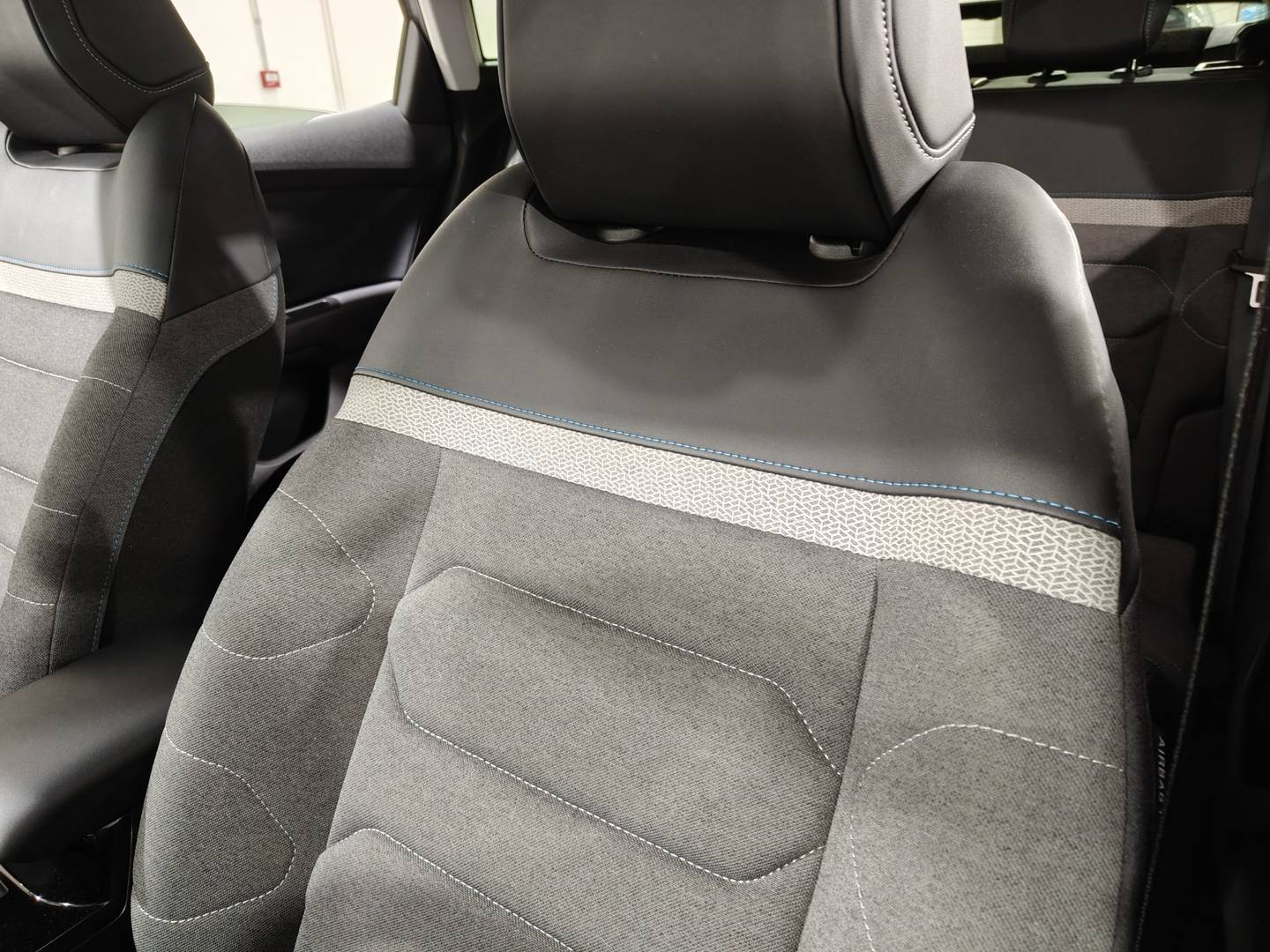 Foto Citroën C4 Citroen C4 BlueHDi 130 S&S Feel Pack EAT8 (130 CV)