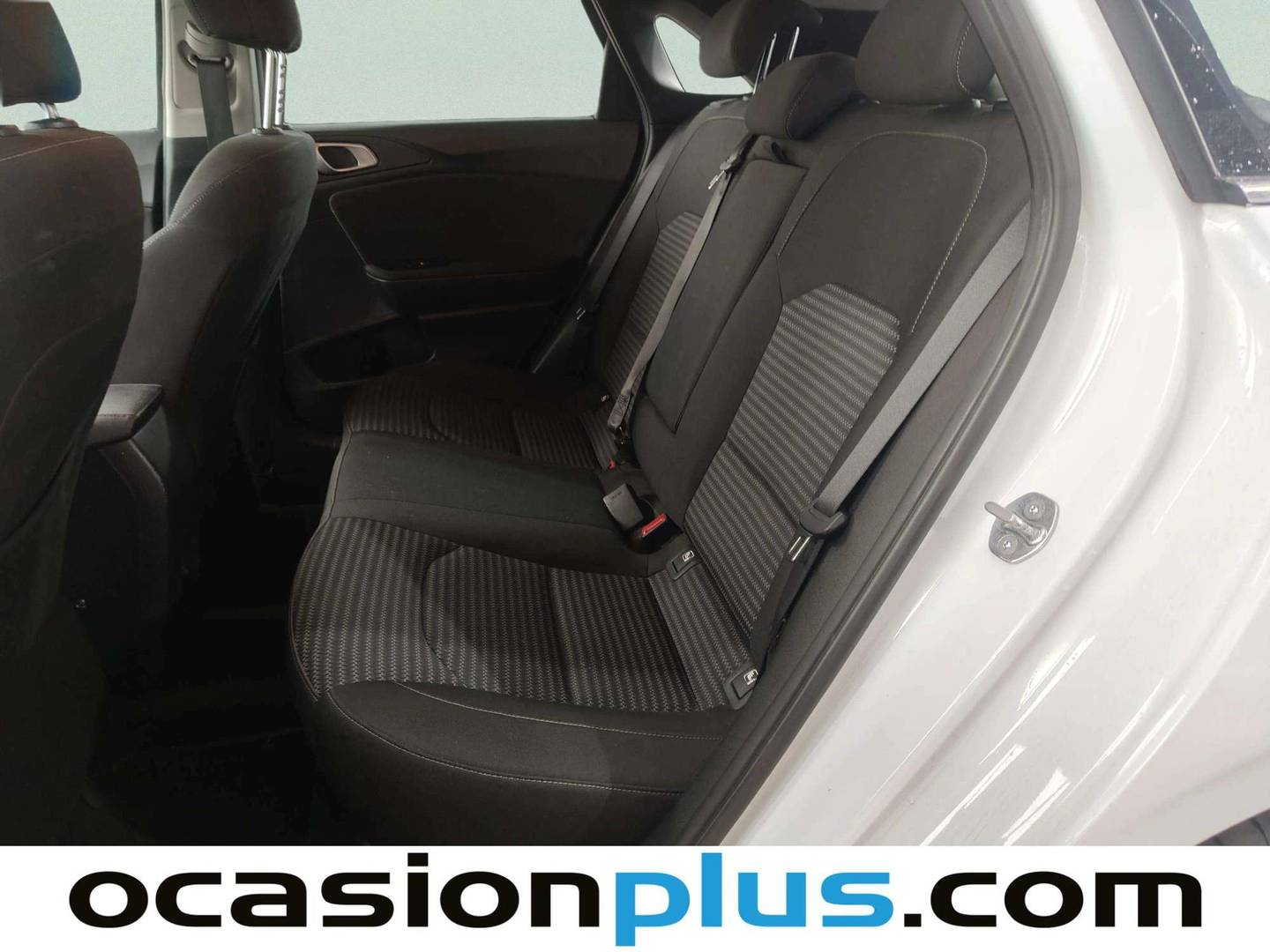 Foto asientos traseros KIA Ceed KIA Ceed 1.6 MHEV iMT Drive (136 CV)