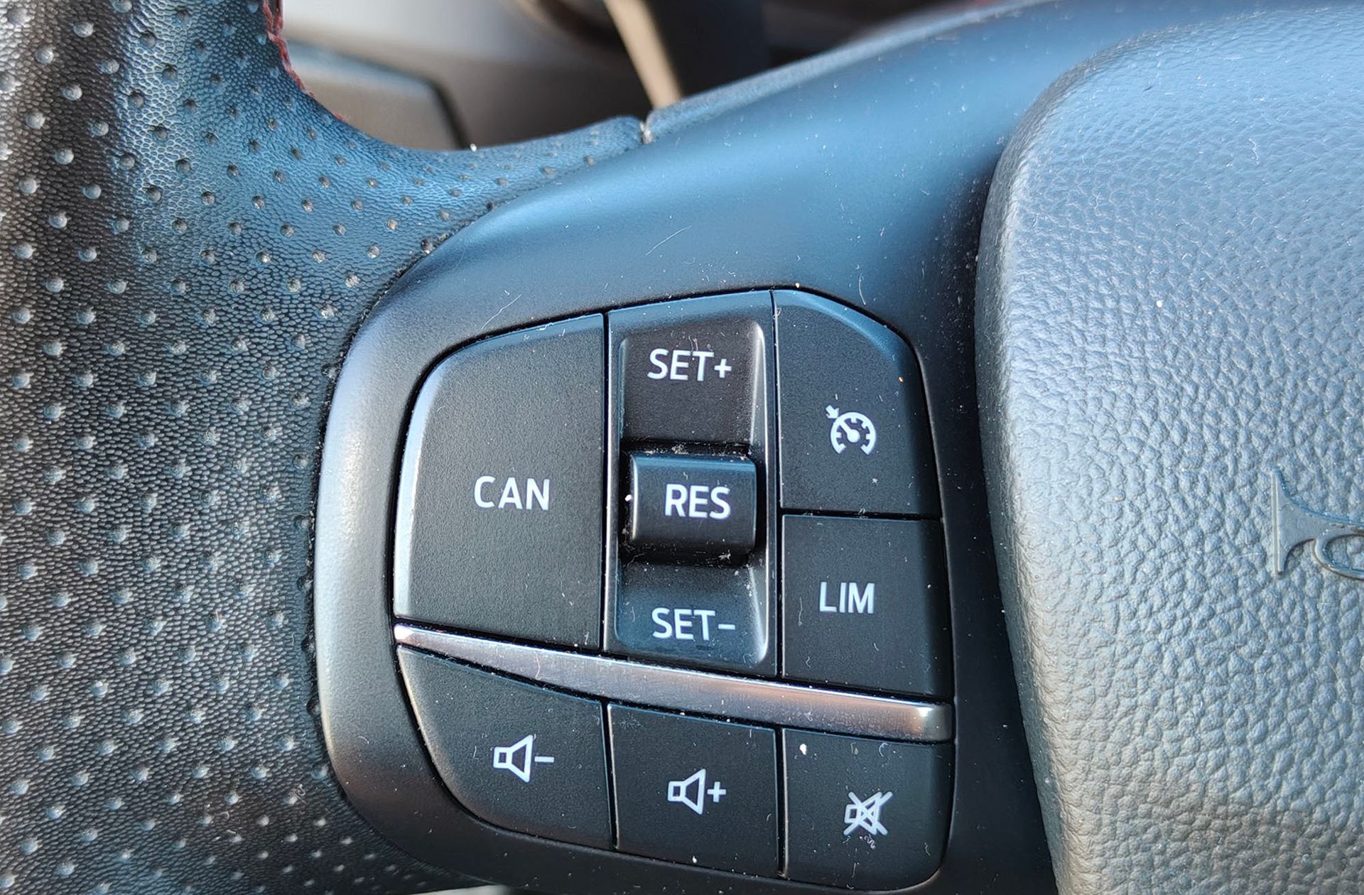Ford Focus SportBreak 1.0 EcoBoost MHEV ST-Line - foto 34