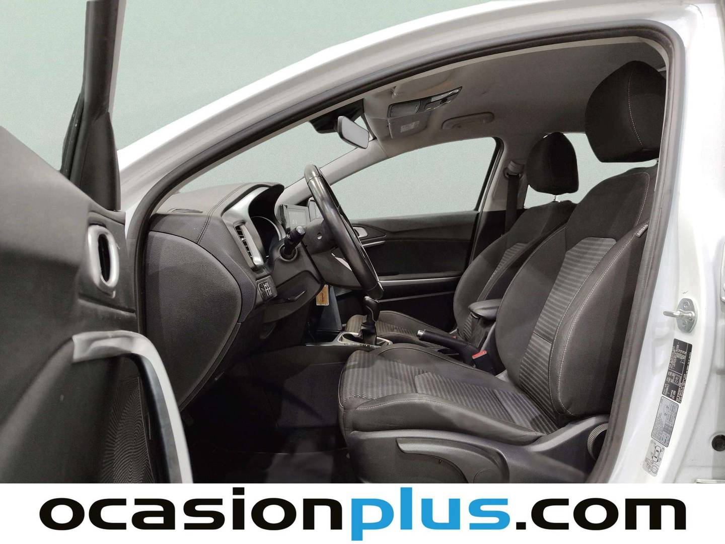 Foto asientos delanteros KIA Ceed KIA Ceed 1.6 MHEV iMT Drive (136 CV)