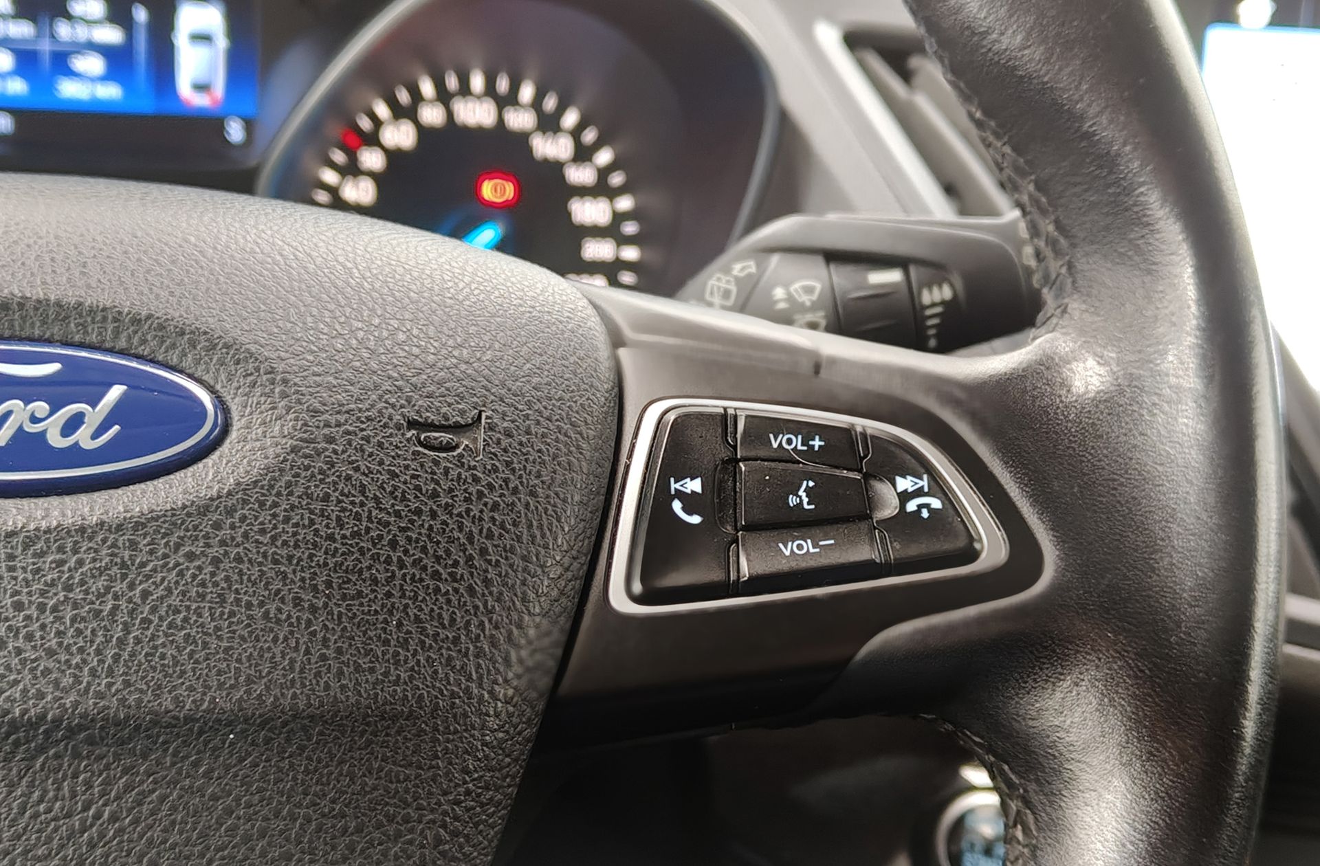 Ford Kuga 1.5 EcoBoost Titanium 4x2 - foto 28