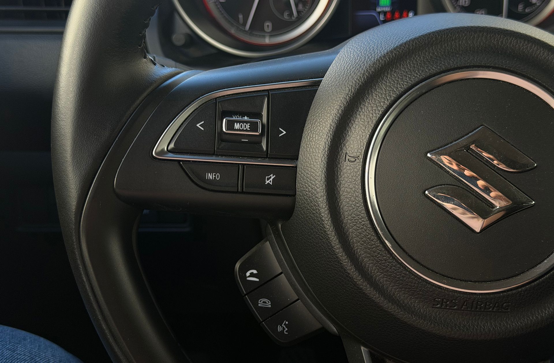 Suzuki Swift 1.2 GLE Mild Hybrid - foto 28