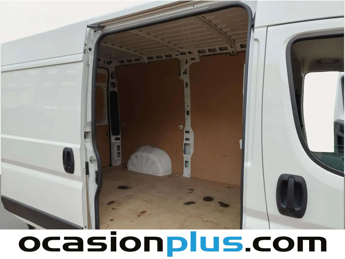 Foto Peugeot Boxer PEUGEOT Boxer 3.3 L2 H2 BHDI (120CV)