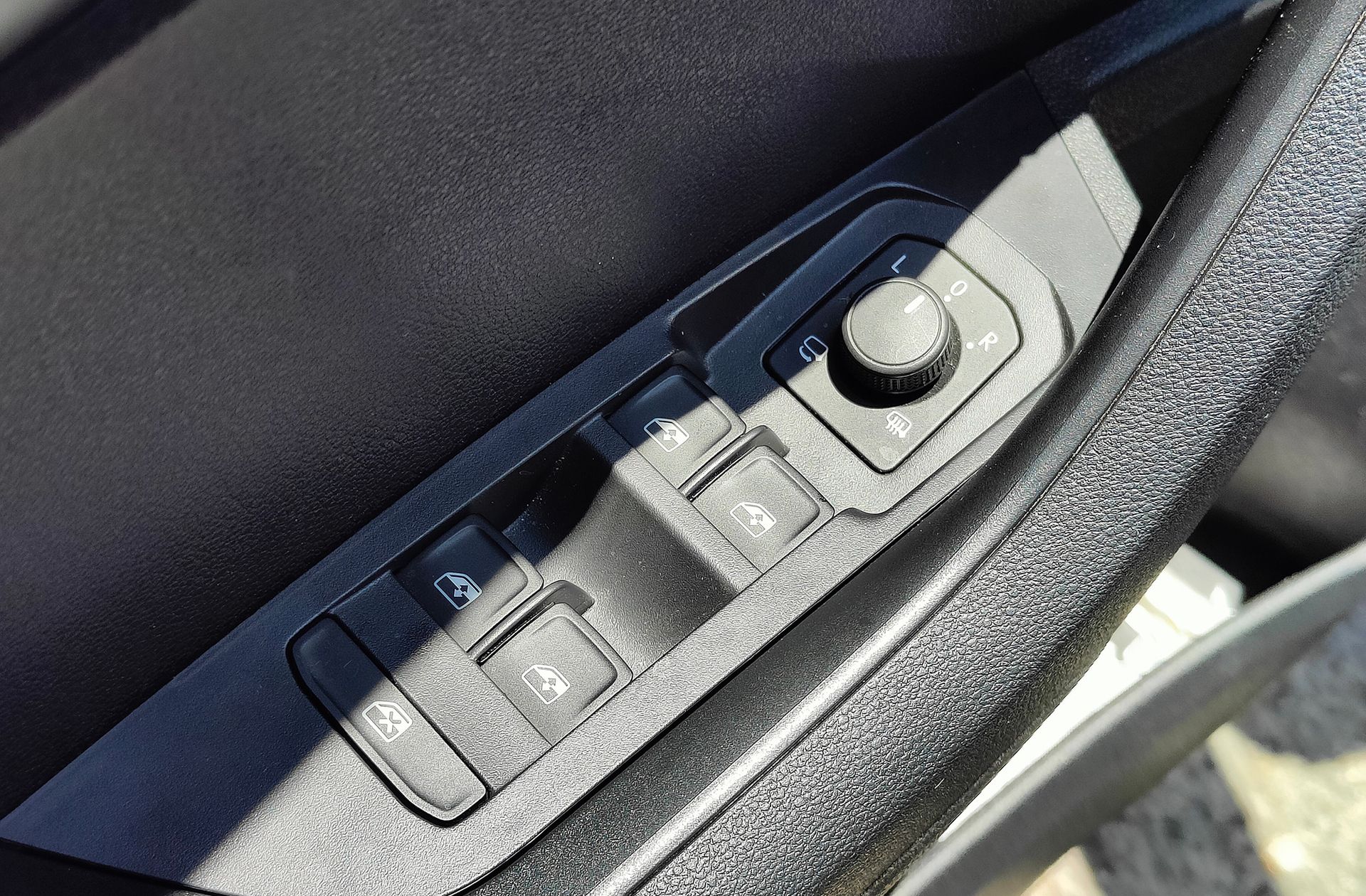 Škoda Karoq 1.5 TSI ACT Sportline DSG - foto 35