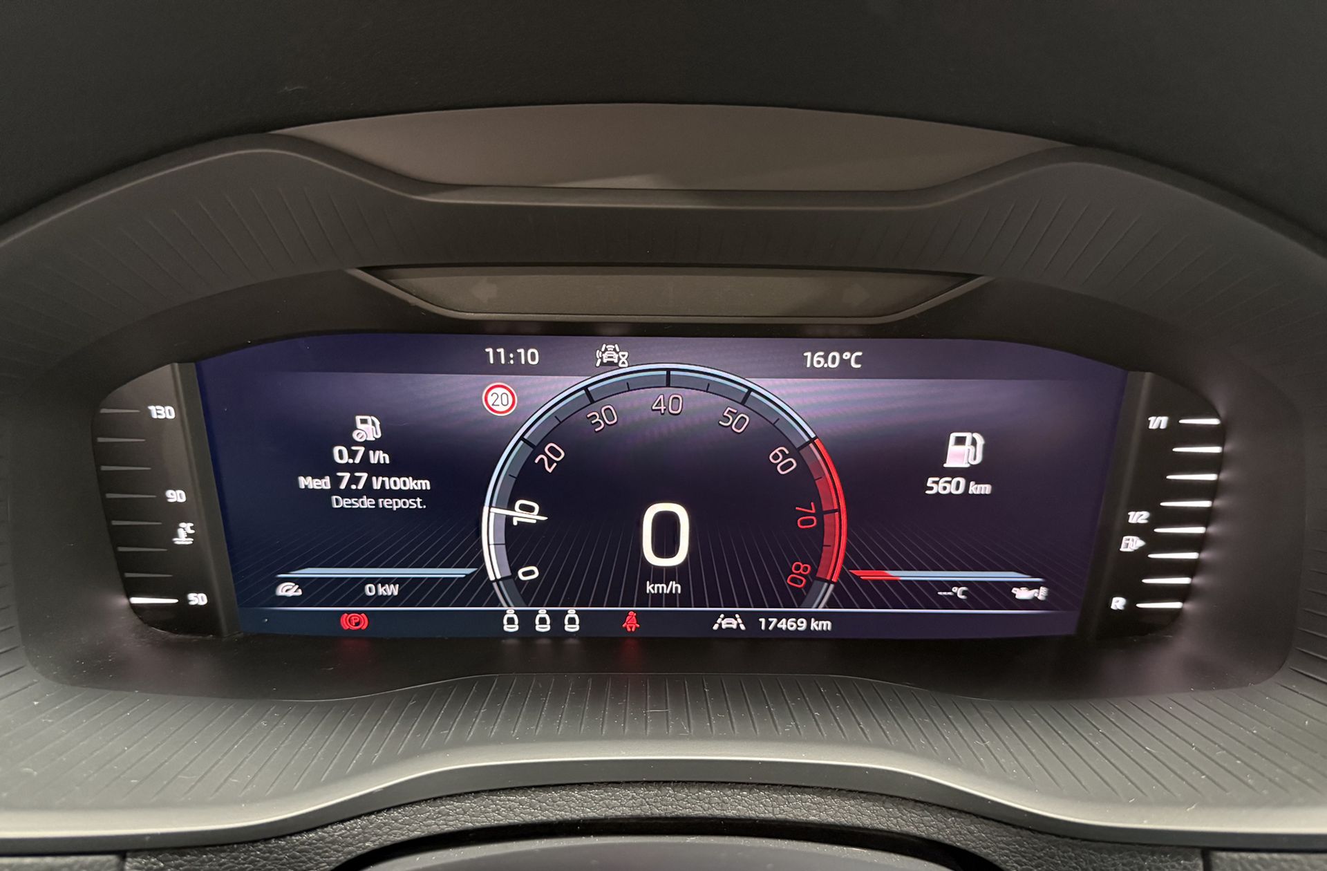 Škoda Karoq 1.0 TSI Selection - foto 21
