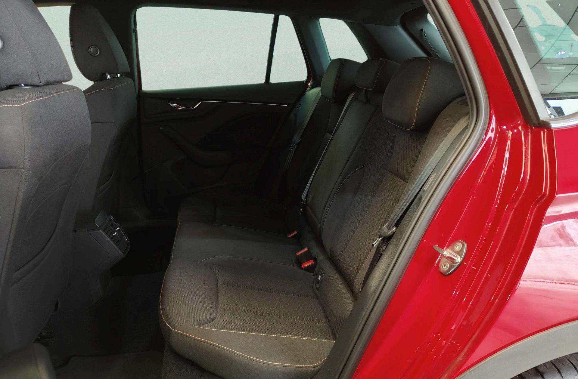 Škoda Kamiq 1.0 TSI Scout - foto 16