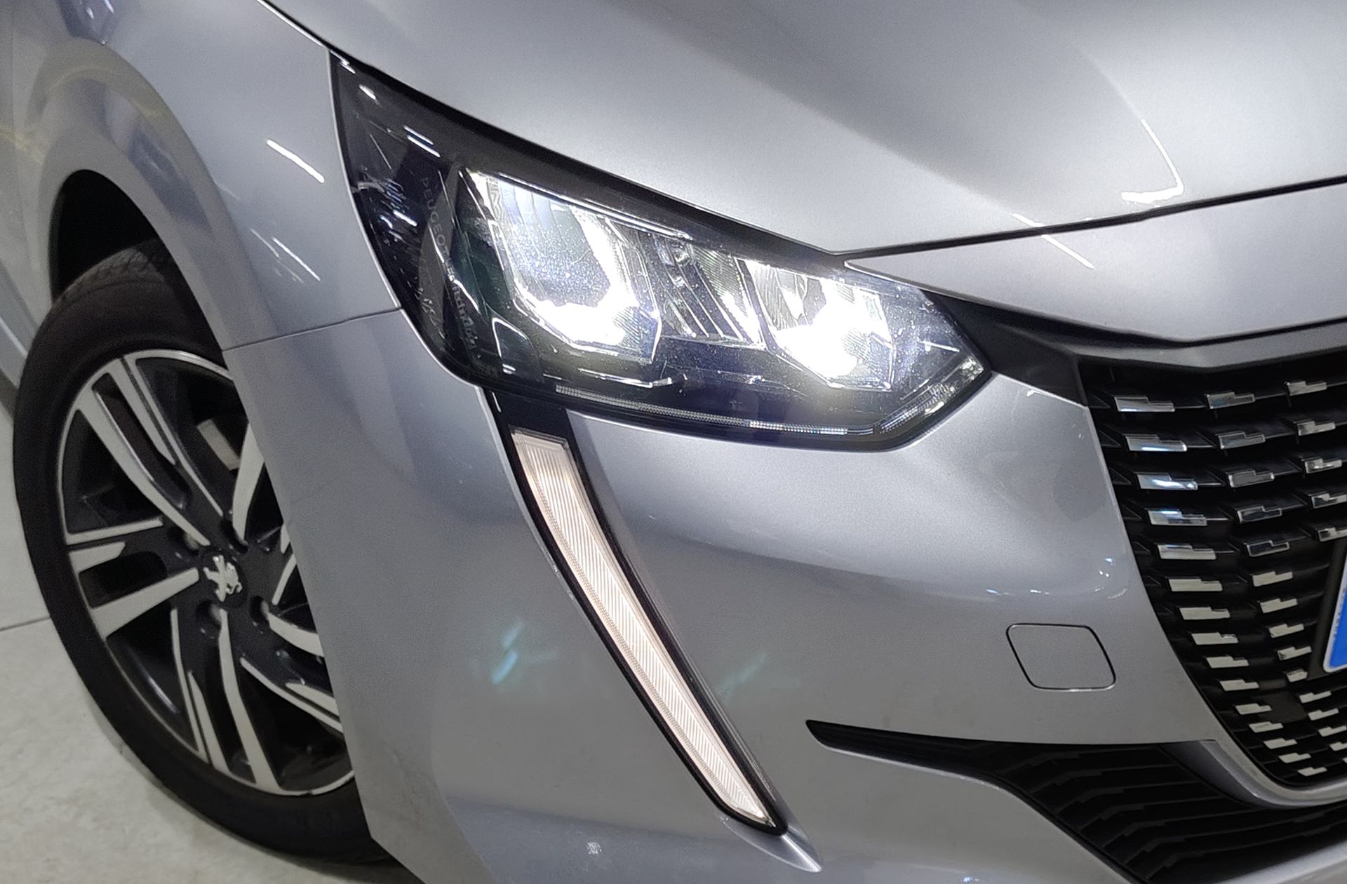Peugeot 208 PureTech 100 Allure Pack EAT8 - foto 16