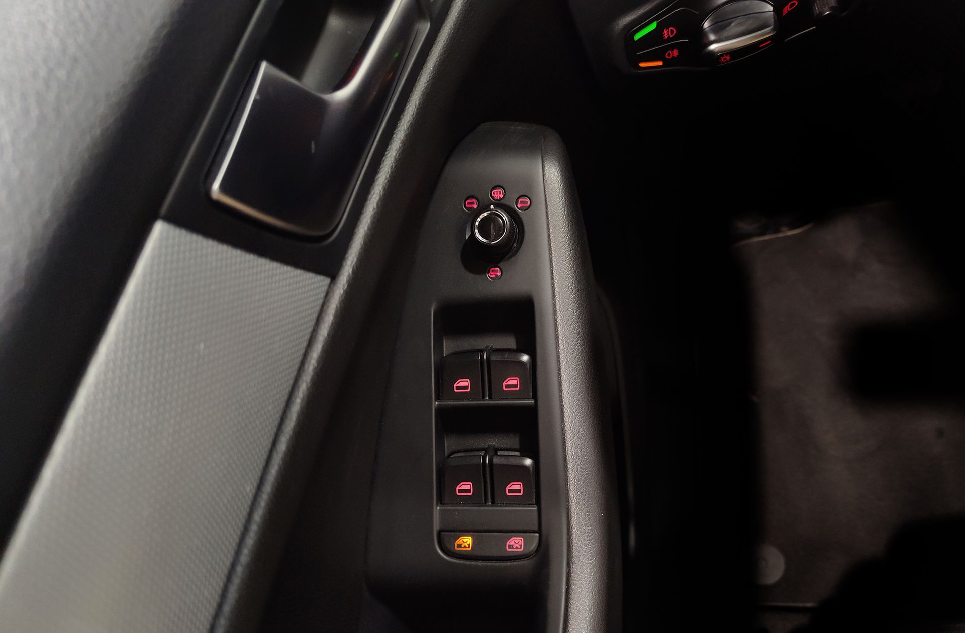 Audi Q5 2.0 TDI quattro - foto 38