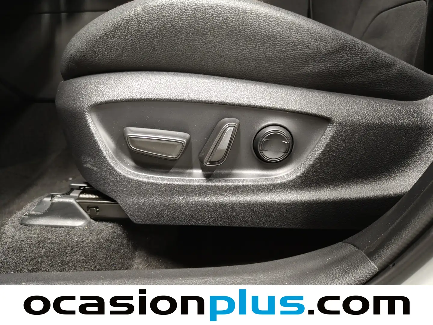 Foto Toyota C-HR TOYOTA C-HR 220PH GR Sport (223 CV)