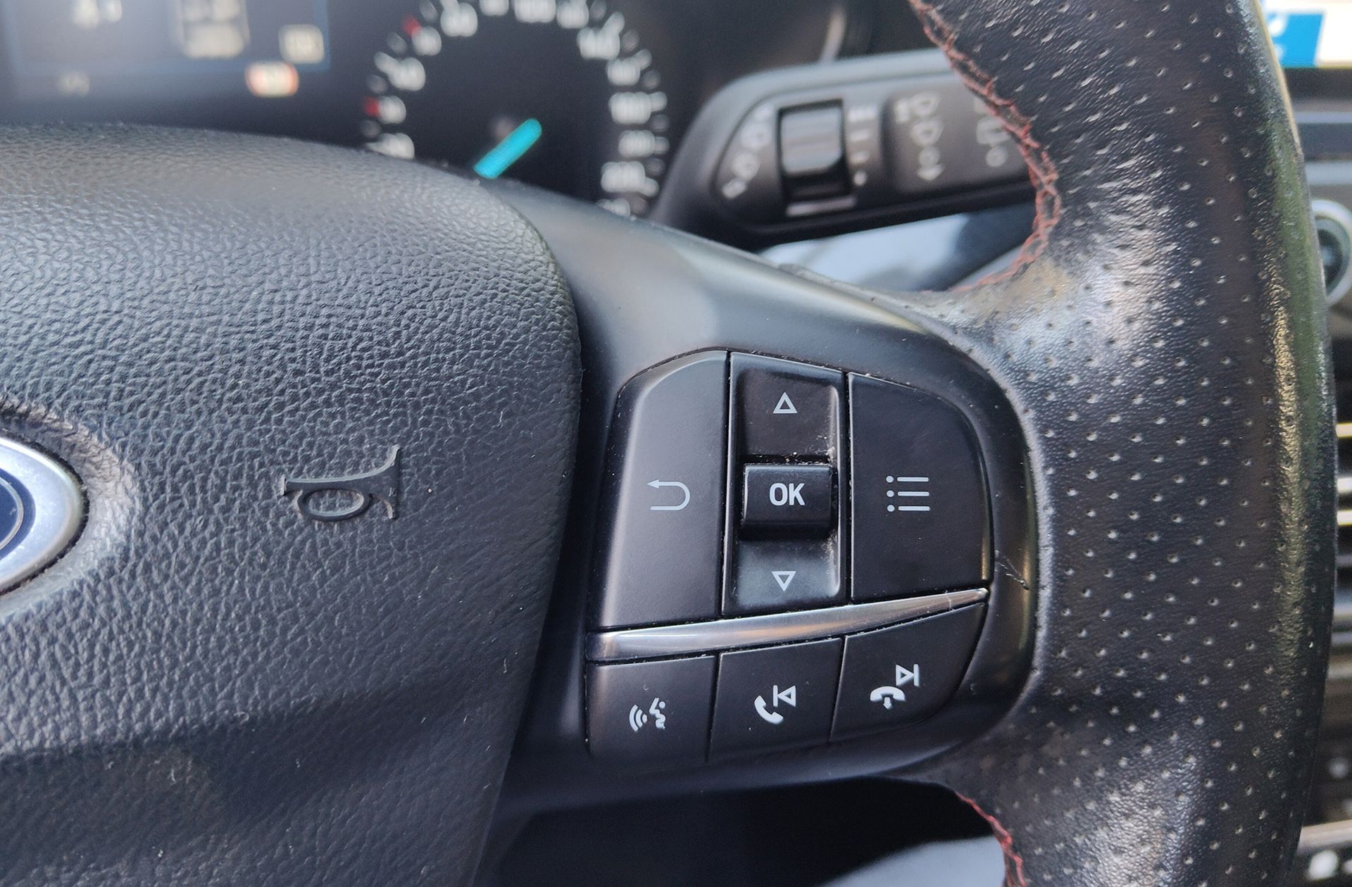 Ford Focus 1.0 EcoBoost Active - foto 28