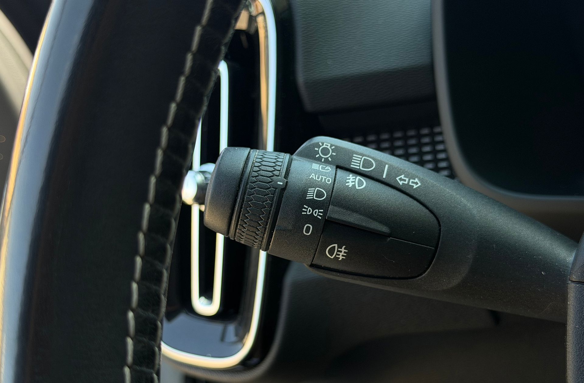 Volvo XC40 T3 R-Design - foto 26