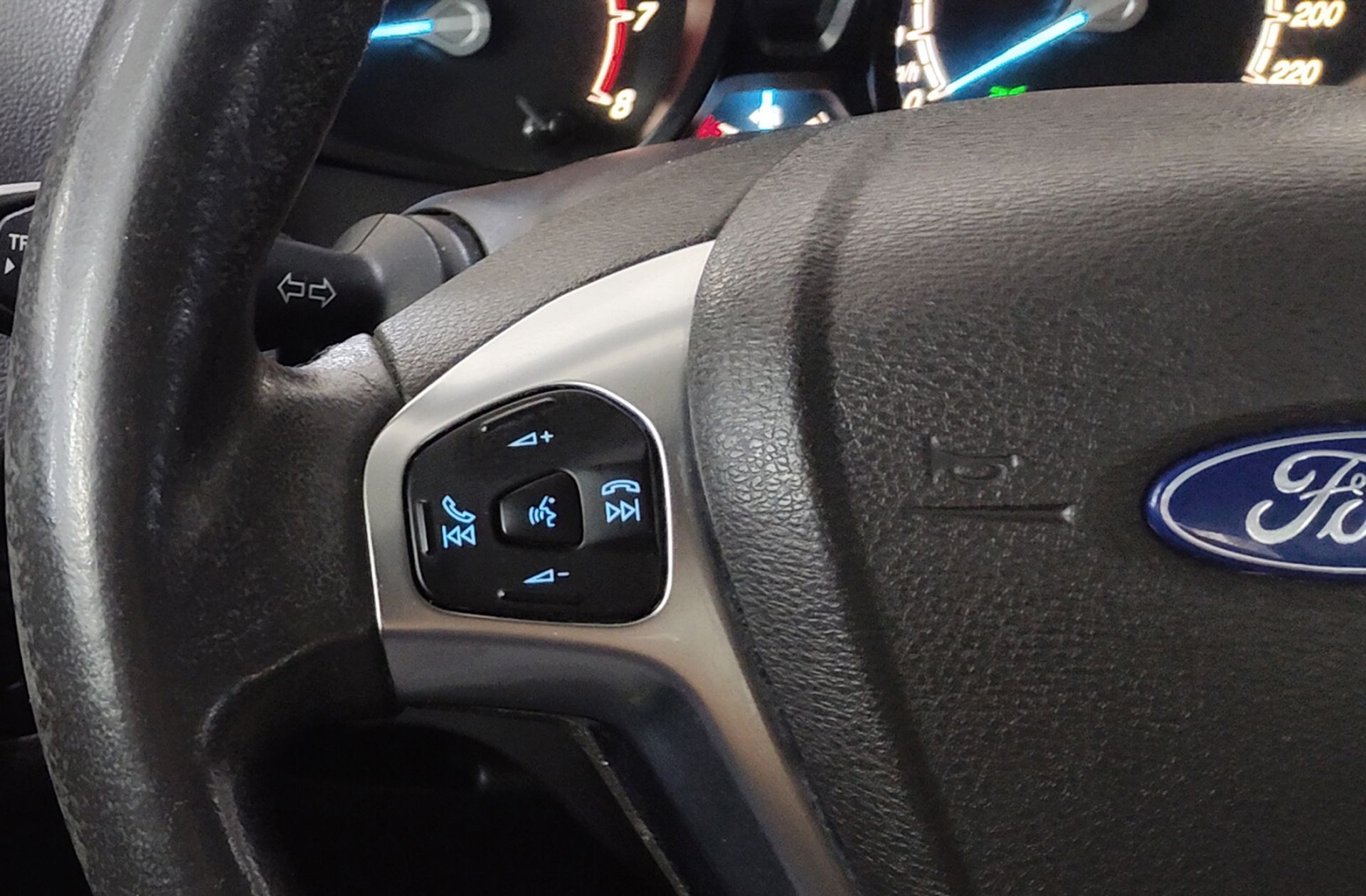 Ford Tourneo Courier 1.0 EcoBoost Trend - foto 23
