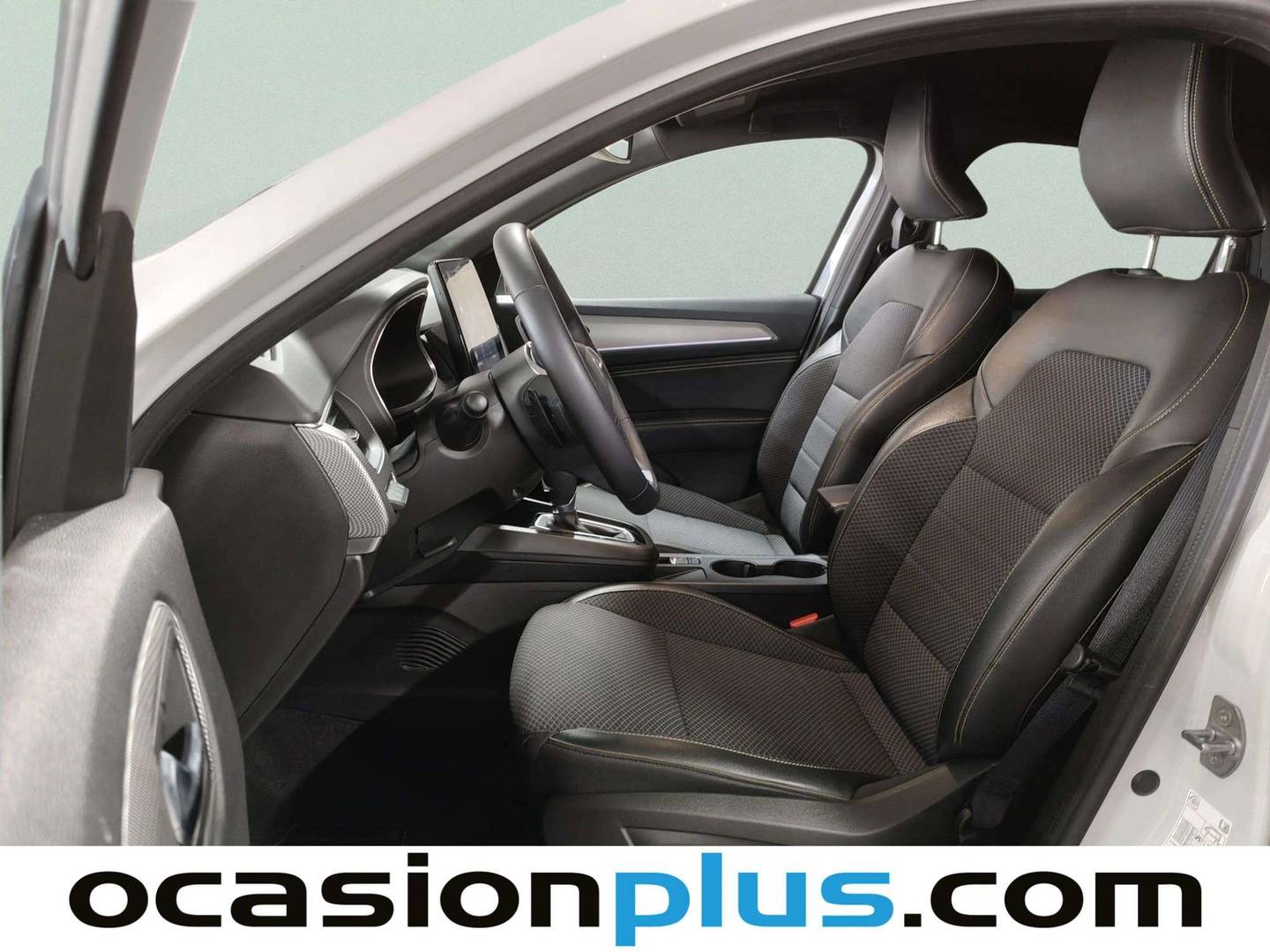 Foto asientos delanteros Renault Arkana Renault Arkana Techno TCe 140 Mild hybrid EDC (140 CV)