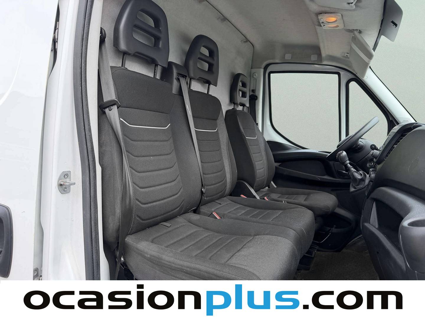 Foto asientos traseros Iveco Daily Iveco Daily Furgon 35S 16 V 3520L/H2 (156 CV)