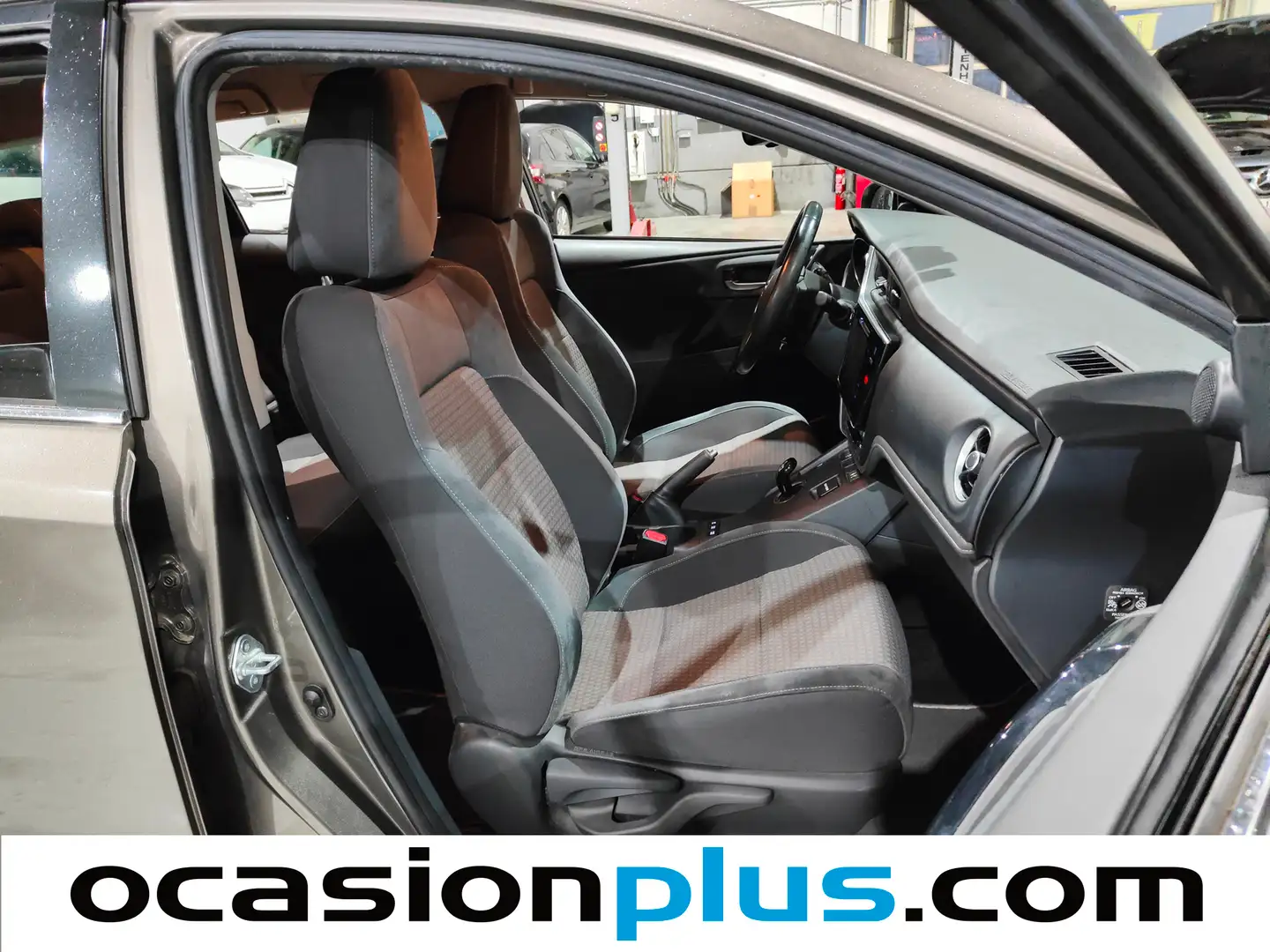 Foto Toyota Auris Toyota Auris 140H Hybrid Touring Sports Feel! Edition+LED (136 CV)