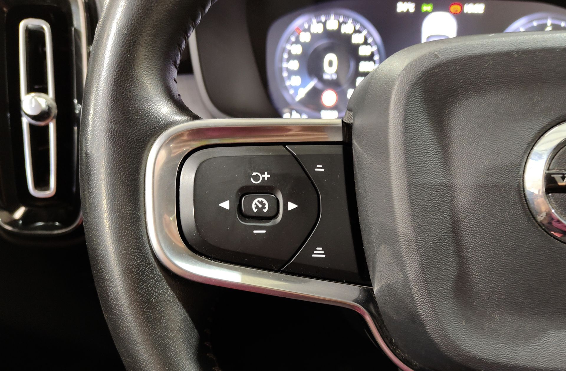 Volvo XC40 T3 Business Plus - foto 28