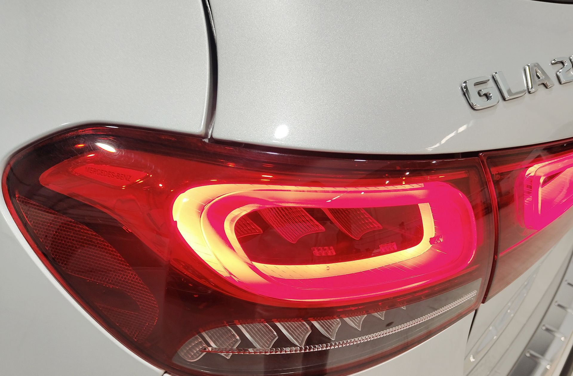 Mercedes-Benz GLA 200 d Pack AMG - foto 19