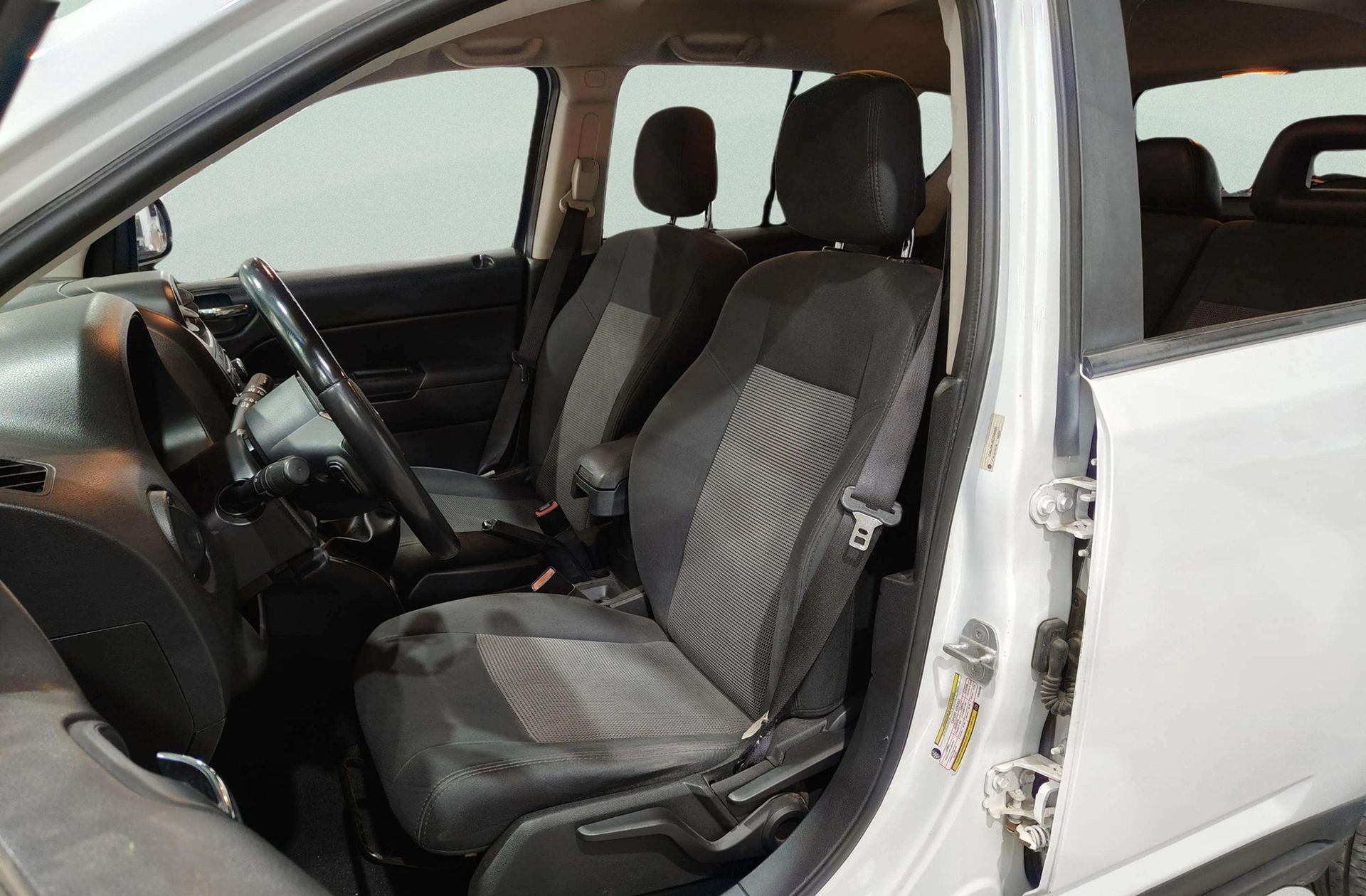 Jeep Compass 2.2 CRD Sport 4x4 - foto 9