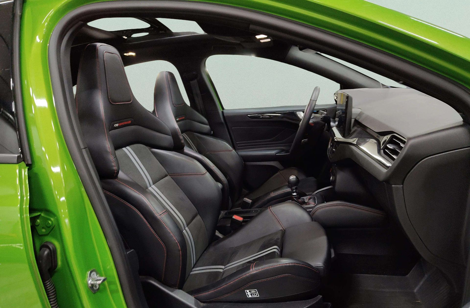 Ford Focus 2.3 EcoBoost ST 3 - foto 24