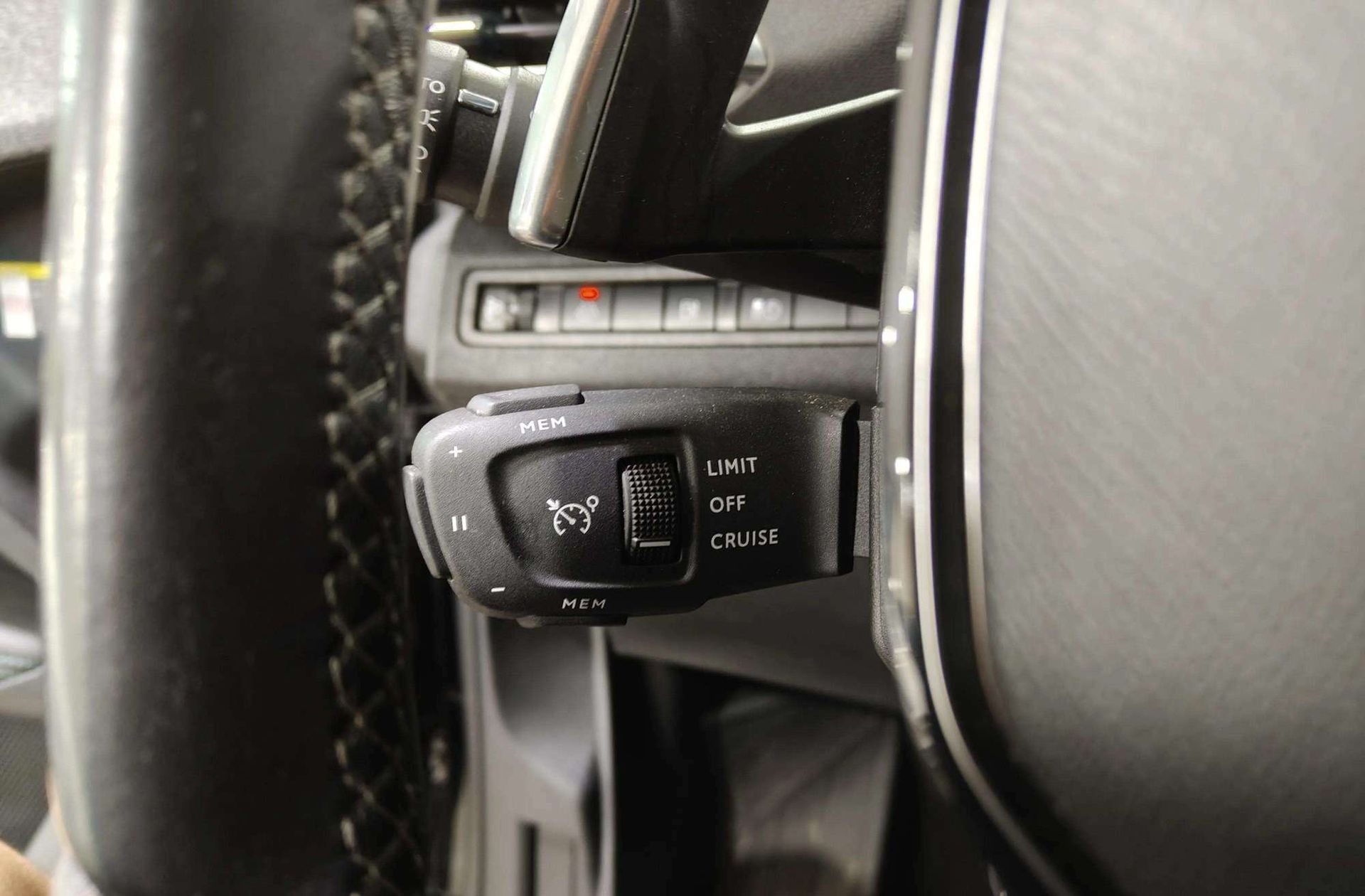 Peugeot 3008 300 Allure Pack e-EAT8 - foto 25