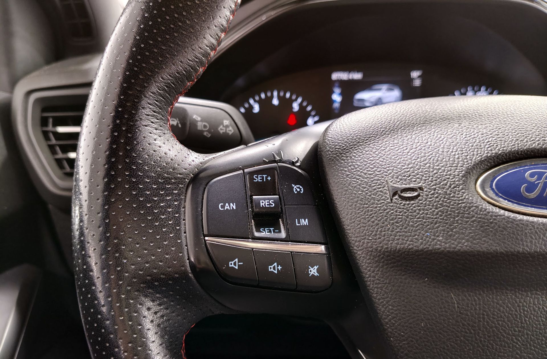 Ford Focus 1.5 EcoBoost ST-Line - foto 29