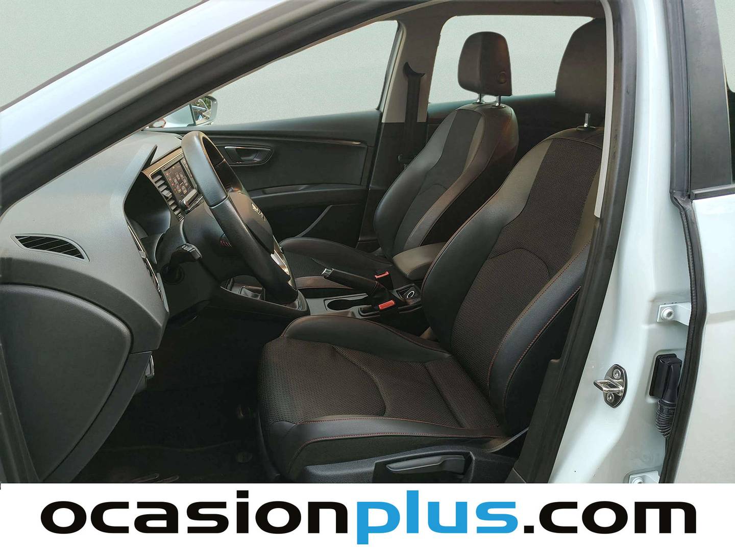 Foto asientos delanteros Seat León SEAT León ST 1.8 TSI S&S FR (180 CV)