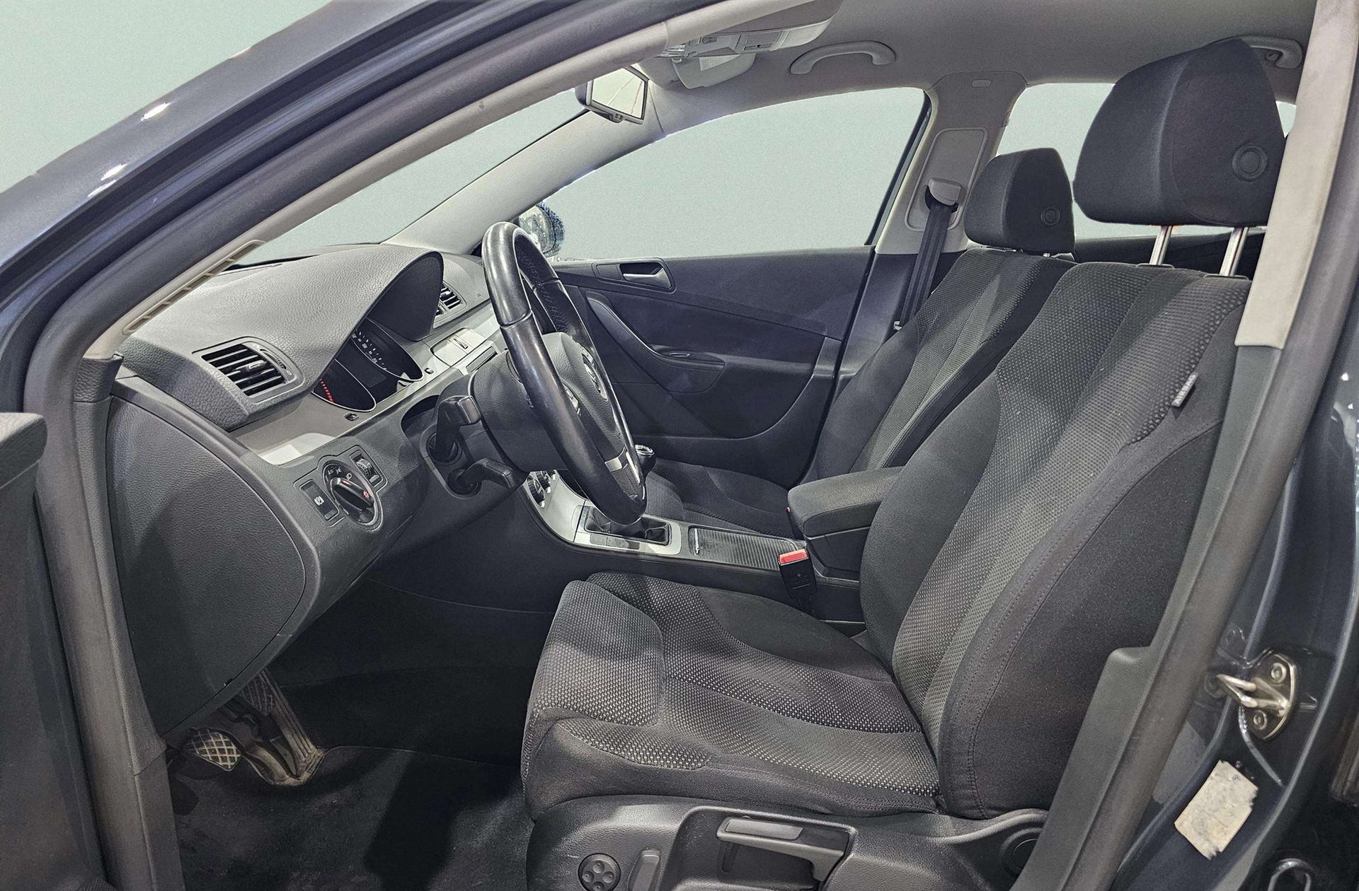 Volkswagen Passat Advance Plus 2.0 TDI DPF - foto 8